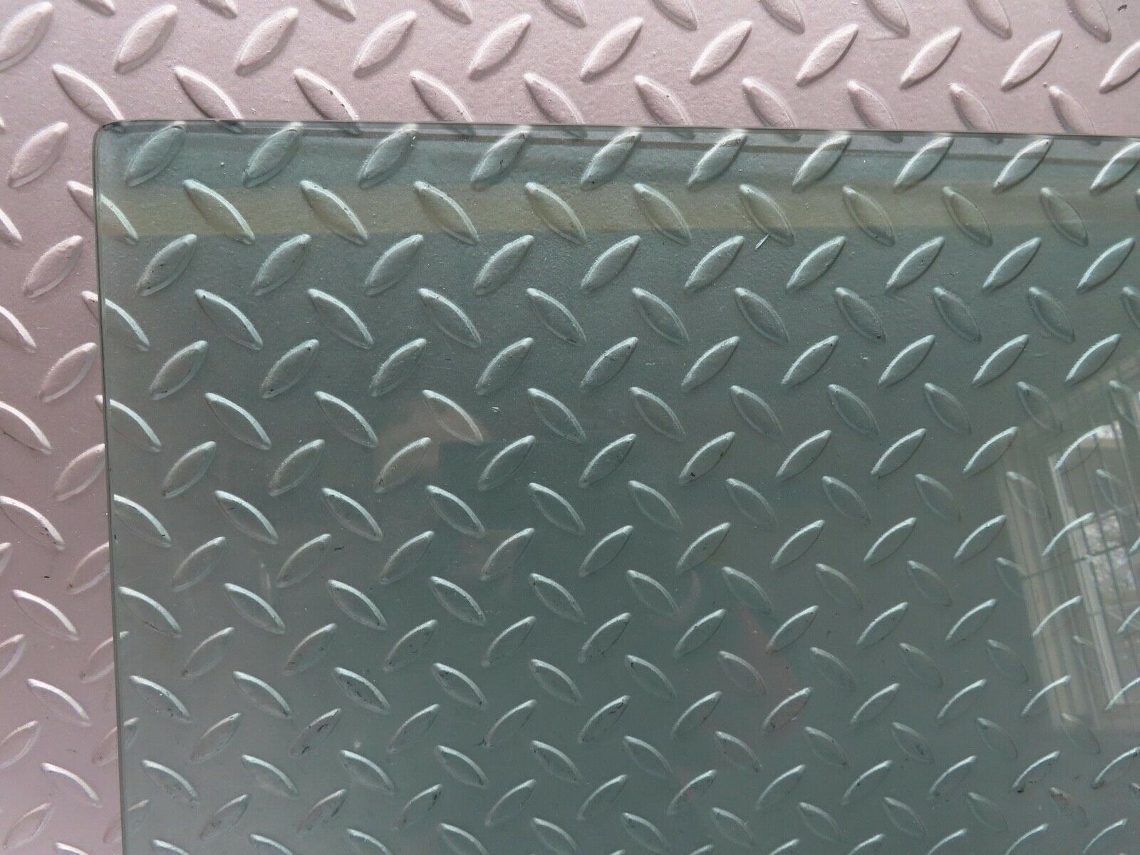 13076 Mercedes-Benz W111 220S Front Right Door Window Glass