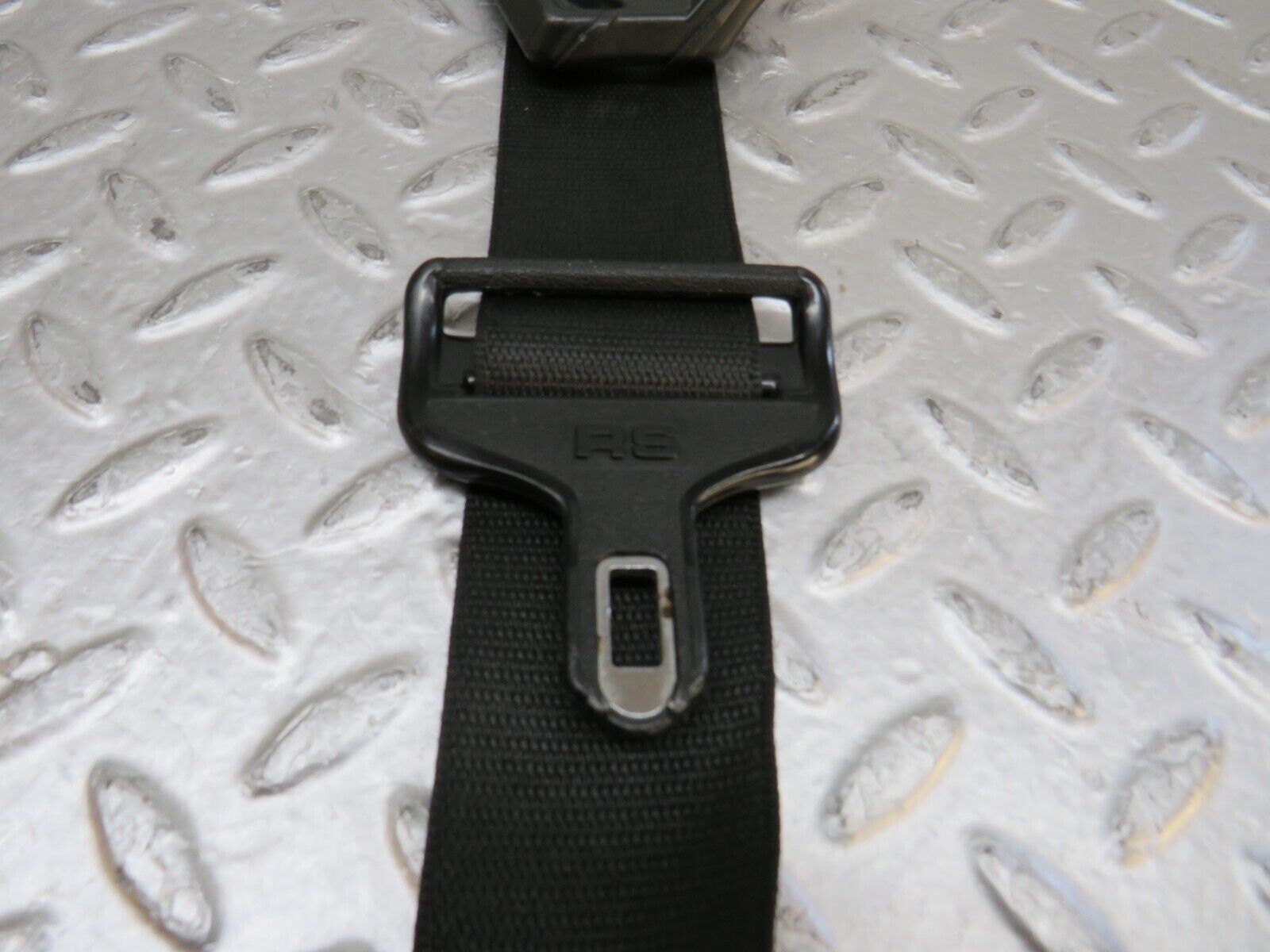 37164 Mercedes-Benz C126 420SEC Coupe Front Left Seat Belt No Buckle 1268606886