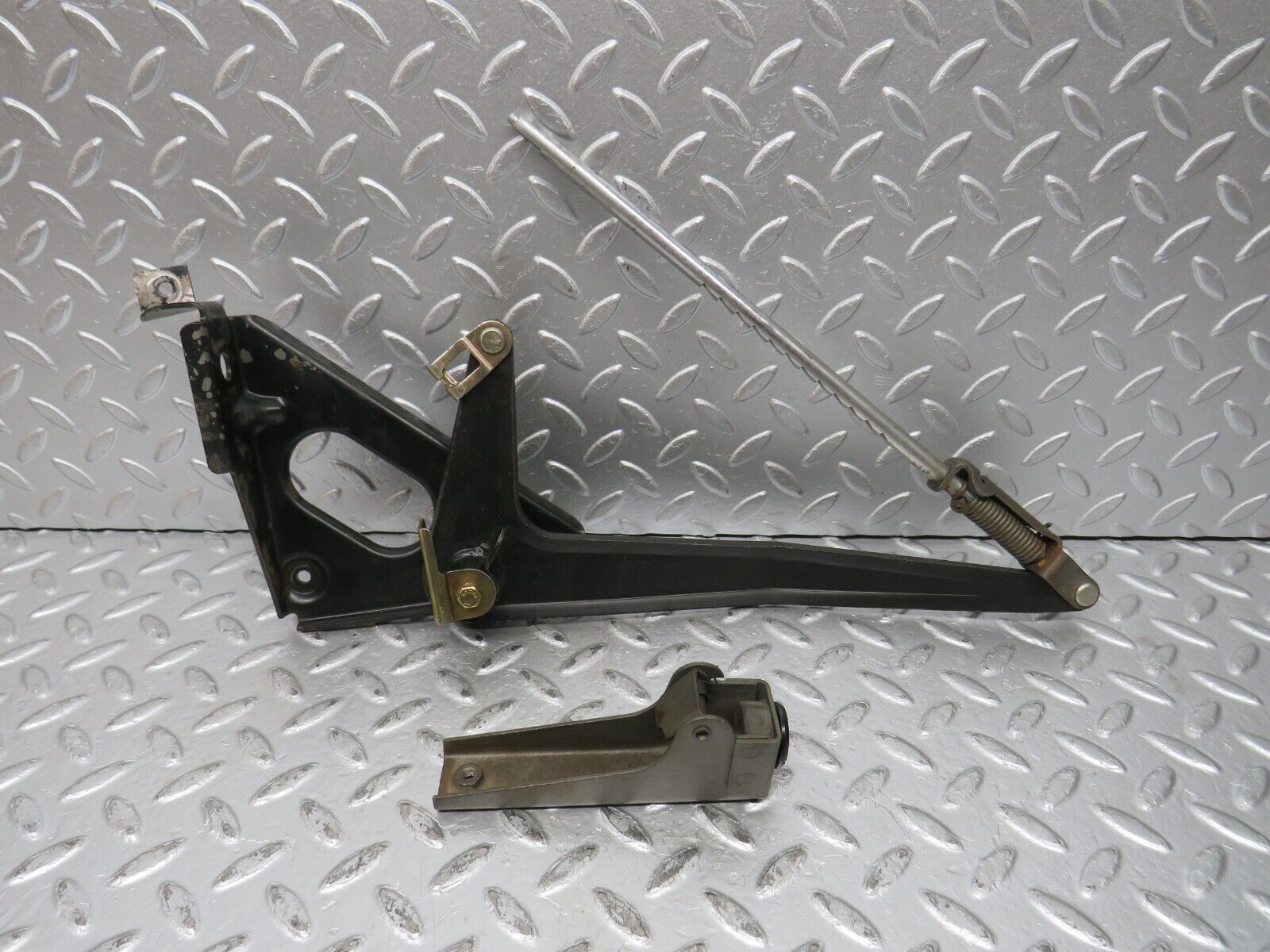 32071 Mercedes-Benz W123 230E Handbrake Regulator