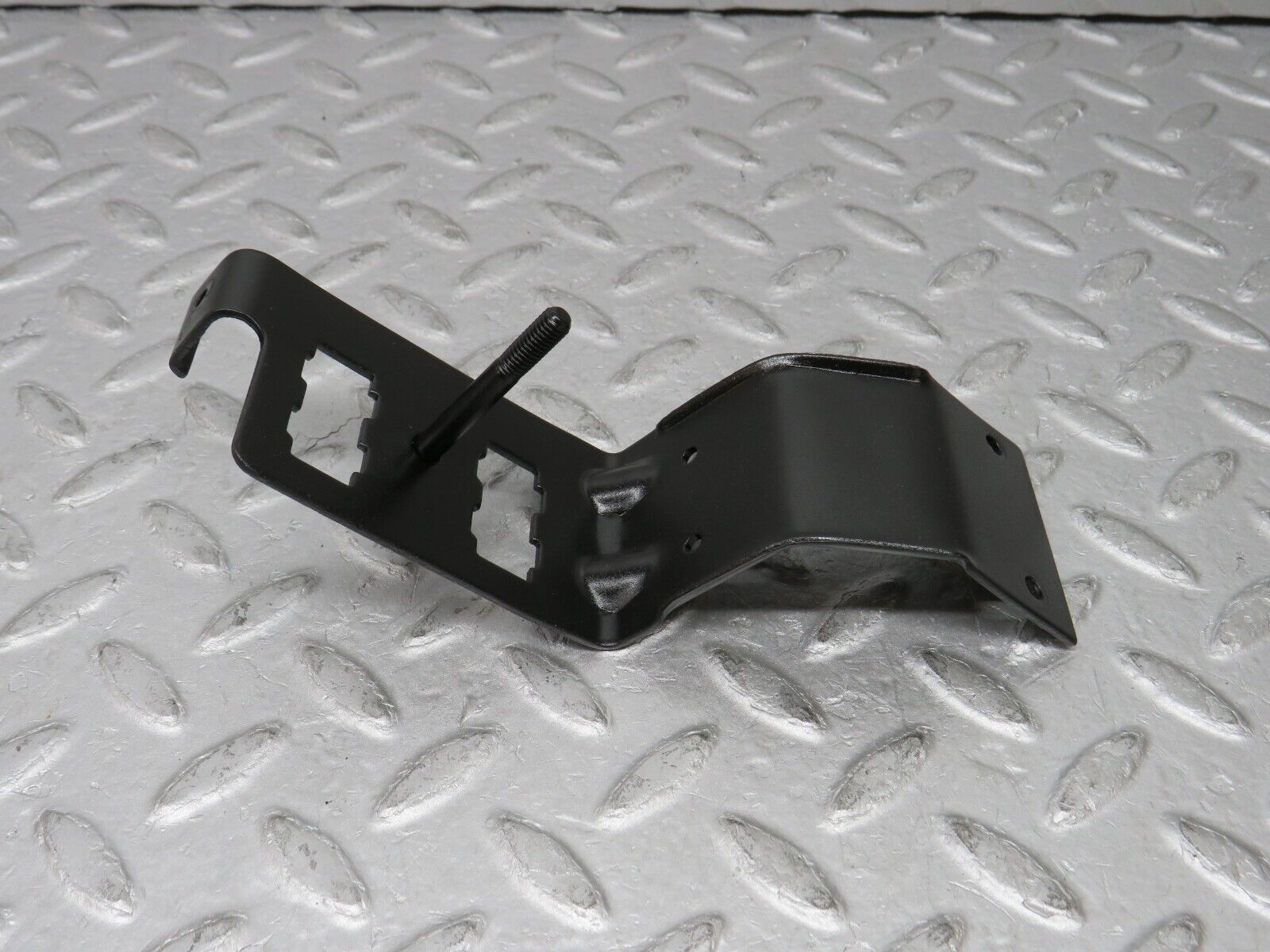 35858 Mercedes-Benz W108 Relay Bracket