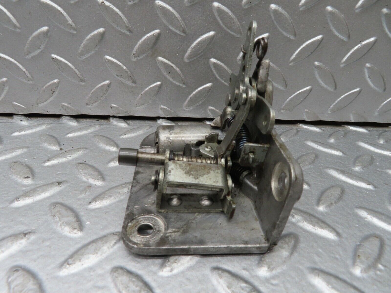 18850 Mercedes-Benz W121 190b Ponton Rear Right Door Lock Mechanism