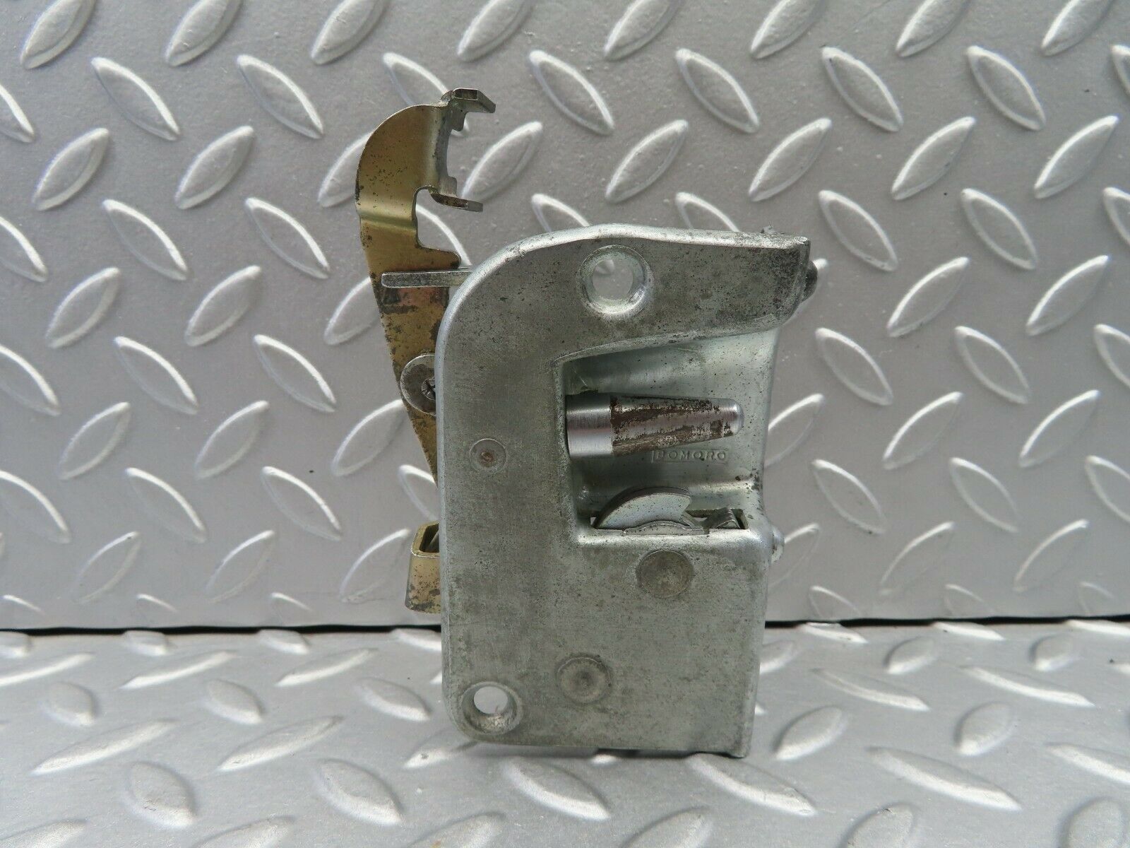 6873 Mercedes-Benz C107 350SLC Coupe Left Door Lock Mechanism