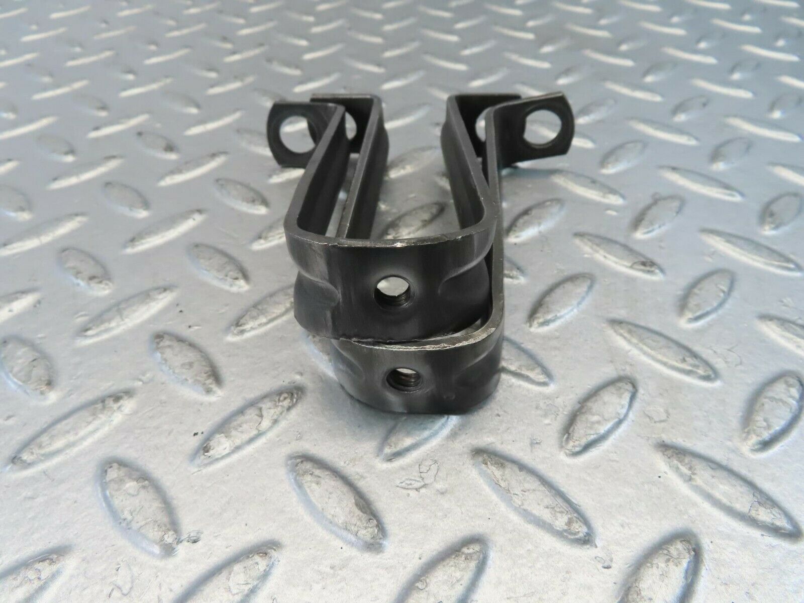 10966 Mercedes-Benz W115 220D Camshaft Oil Tube Holder