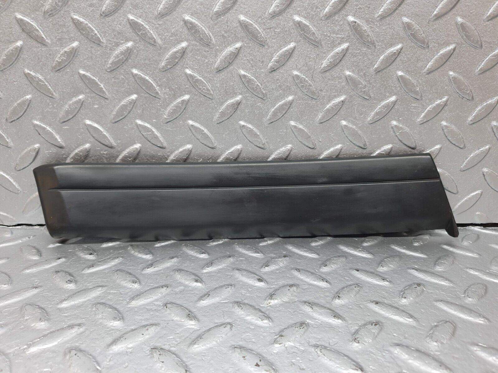 41424 Mercedes-Benz W124 200E Front Left Fender Wing Lower Moulding Trim