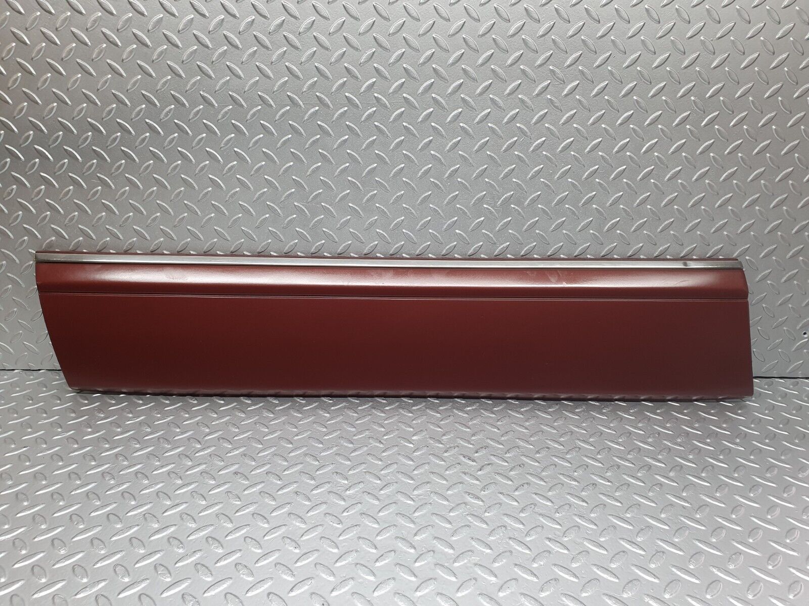 40911 Mercedes-Benz W126 300SE Front Left Door Moulding Trim 1266903740