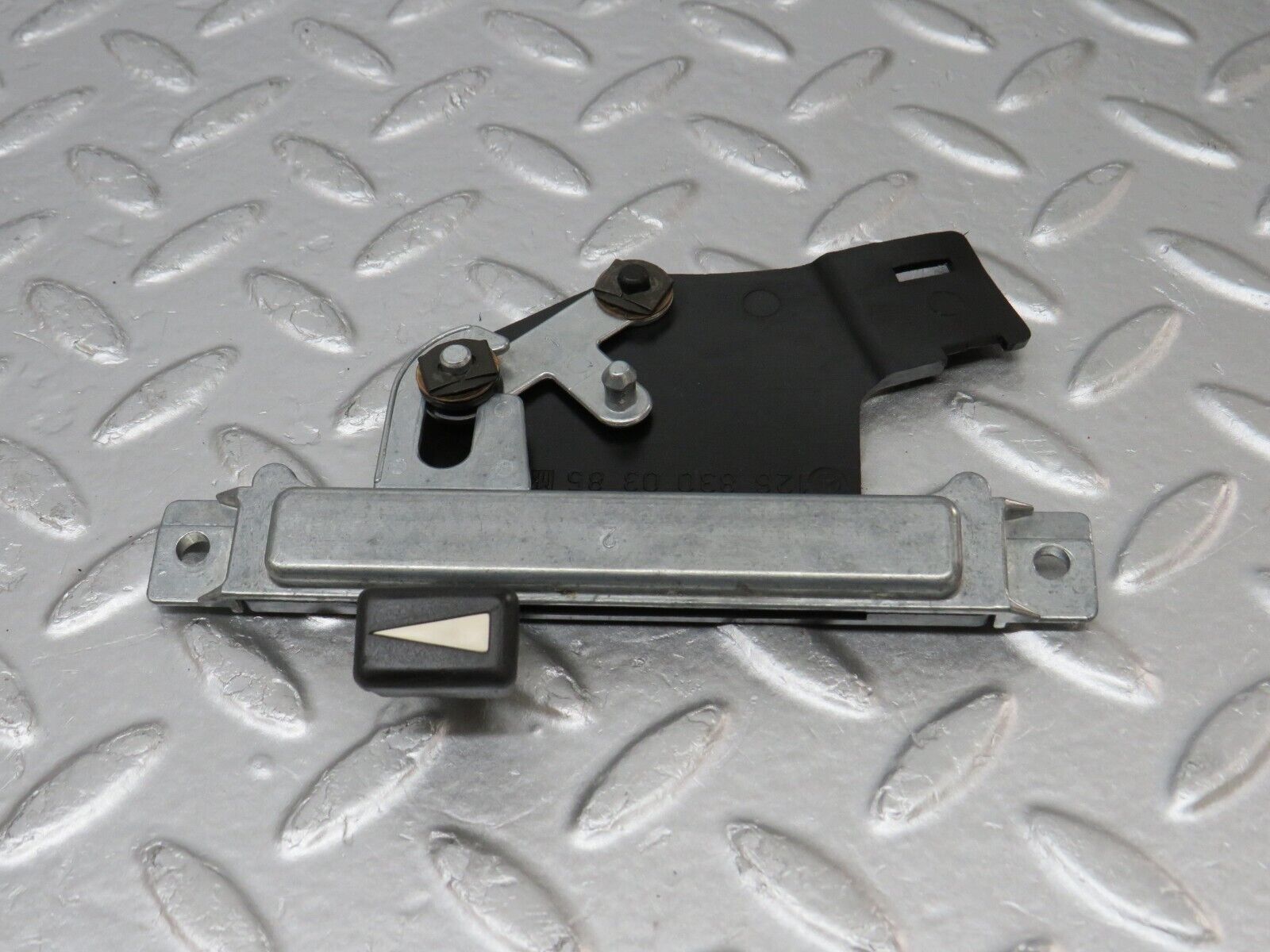 34334 Mercedes-Benz C126 380SEC Coupe Rear Heater Regulator 1268300385