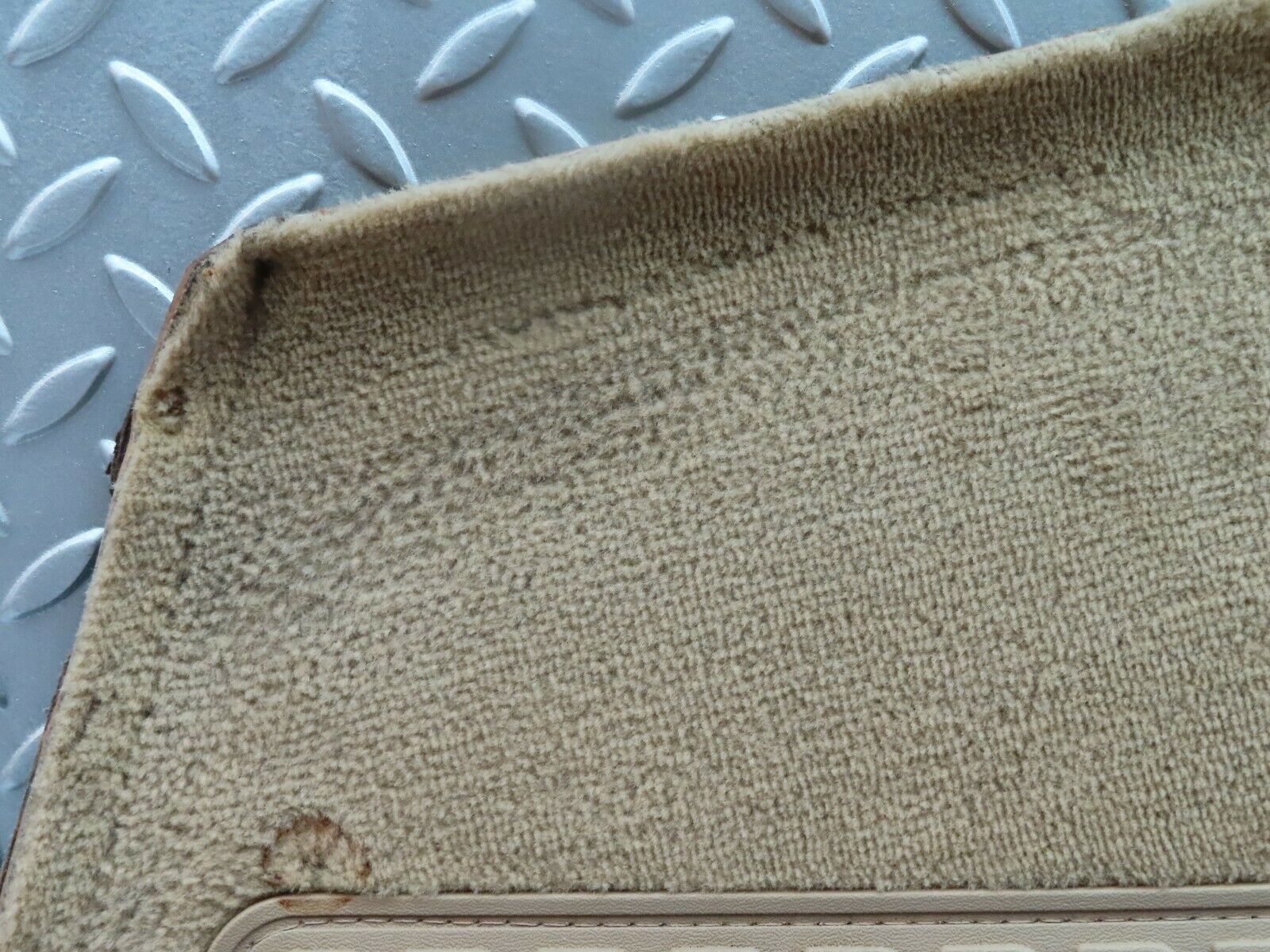 5428 Mercedes-Benz W124 230E Centre Console Carpet Right Side Beige