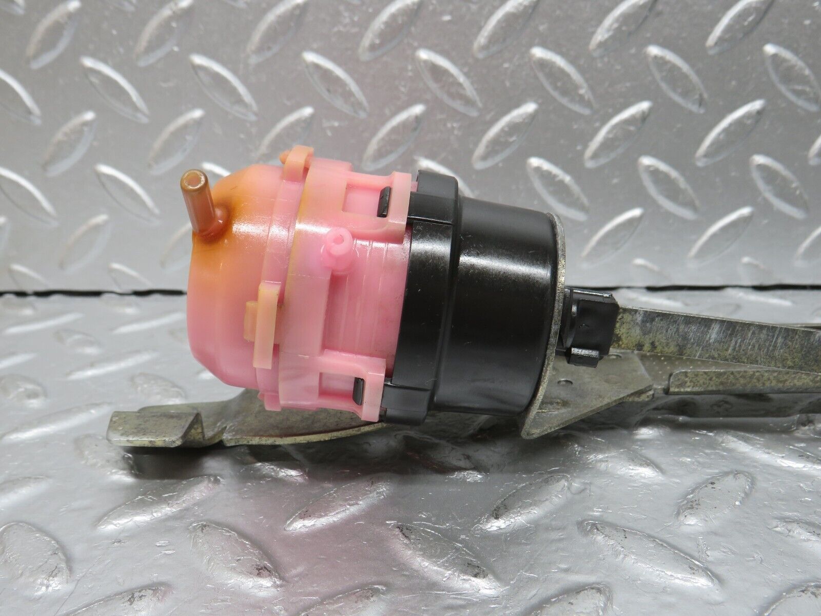 32779 Mercedes-Benz S124 300TE Wagon Heater Box Vacuum Actuator