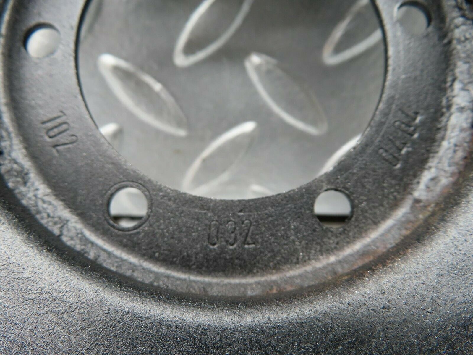 15266 Mercedes-Benz W123 230E Crankshaft Pulley 1020320404