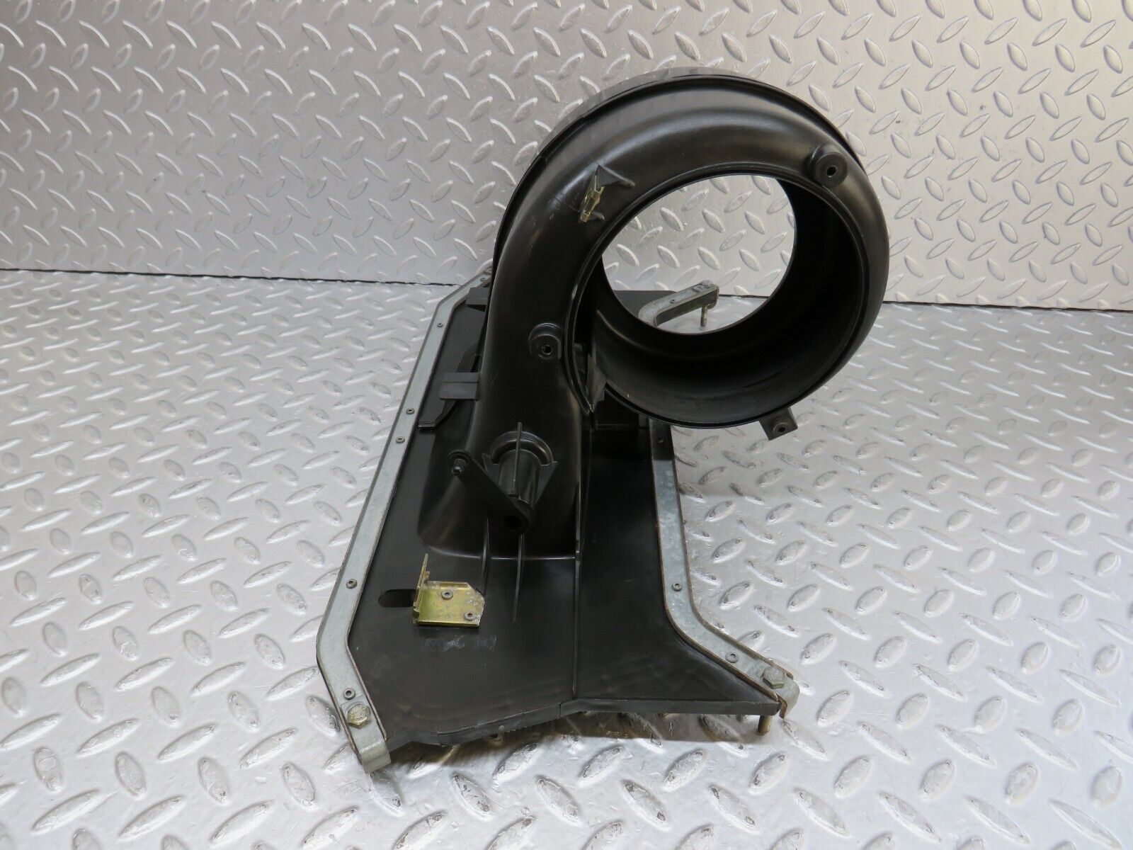 36477 Mercedes-Benz W201 190E 2.0L Heater Blower Housing Behr 91.484.52.017