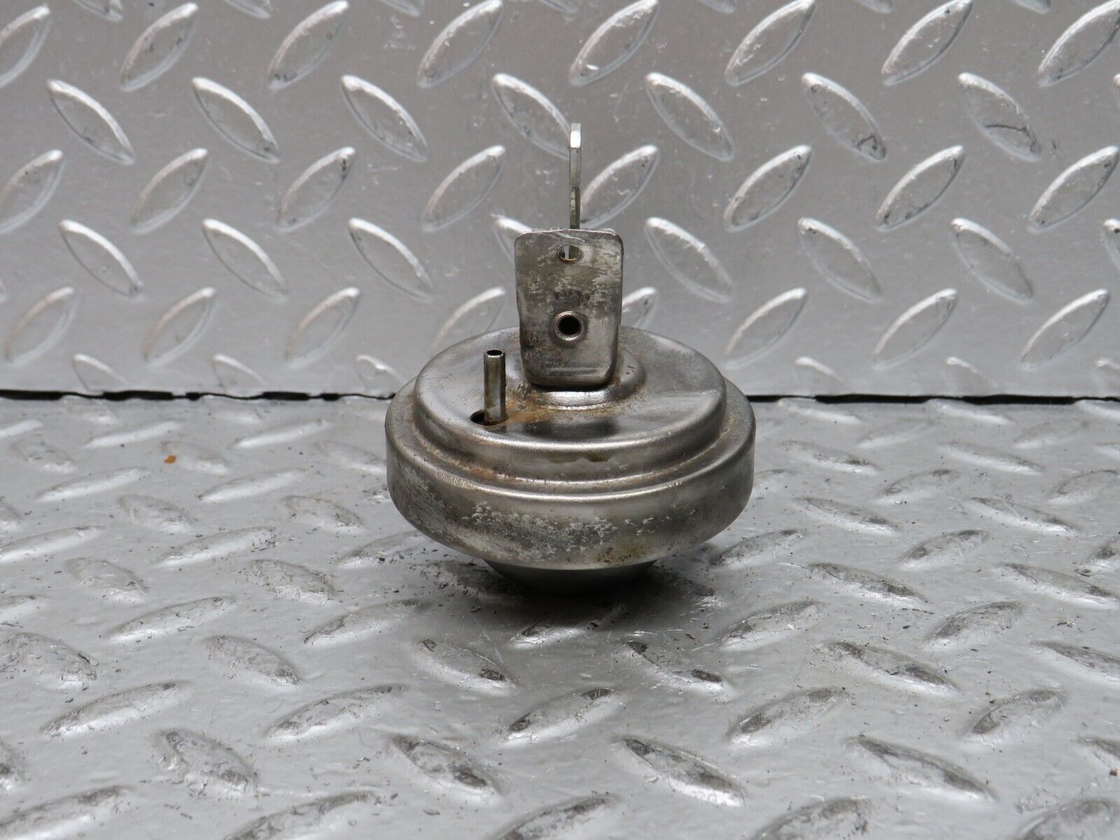 28052 Mercedes-Benz W123 280E Ignition Distributor Vacuum Control Valve