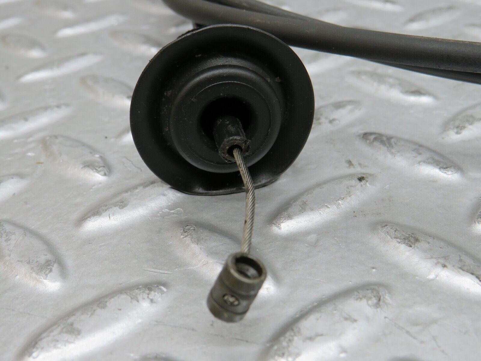 29148 Mercedes-Benz C124 320CE Coupe Bonnet Release Cable 1239970681