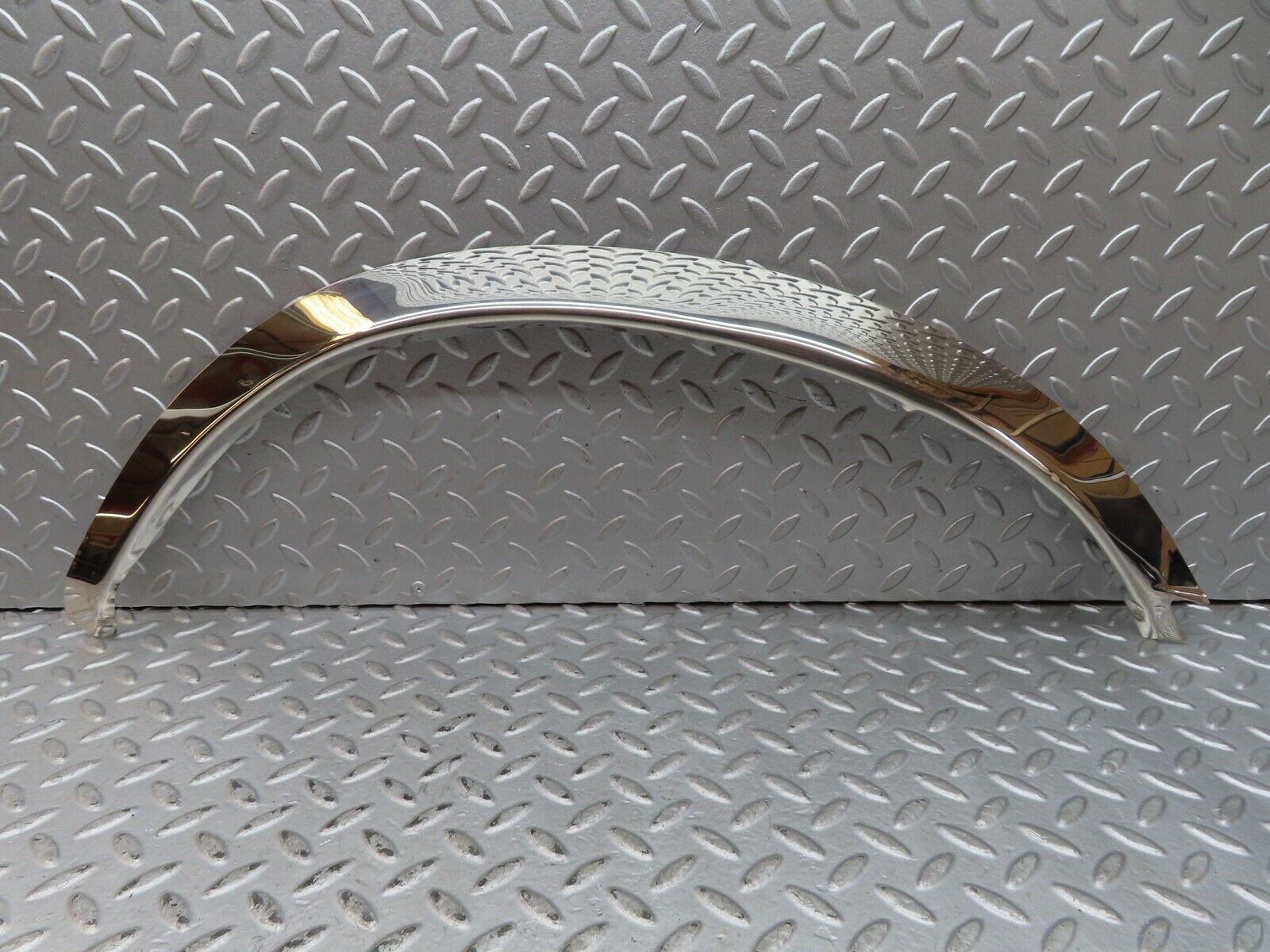 17677 Mercedes-Benz W116 450SEL Front Left Wheel Arch Chrome Trim