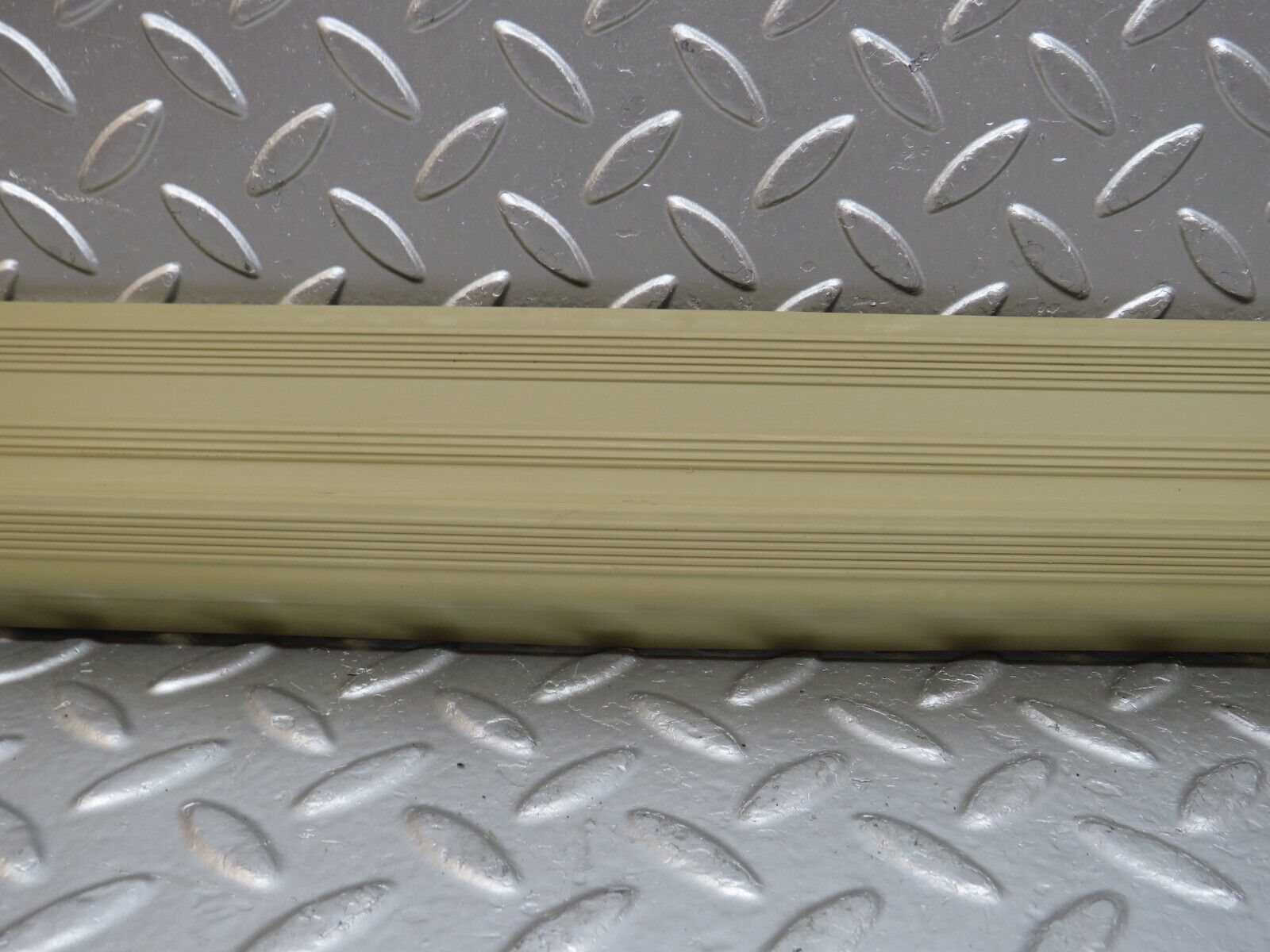 29276 Mercedes-Benz W124 230E Front Right Door Sill Trim