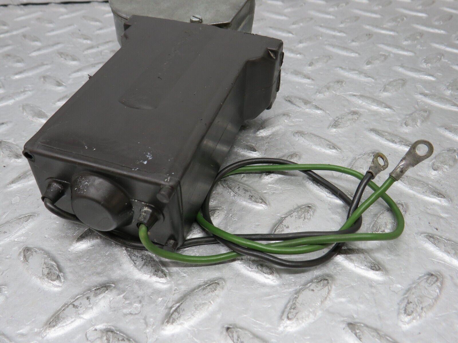 37417 Mercedes-Benz W109 300SEL Front Right Window Regulator Motor Bosch 0132001102