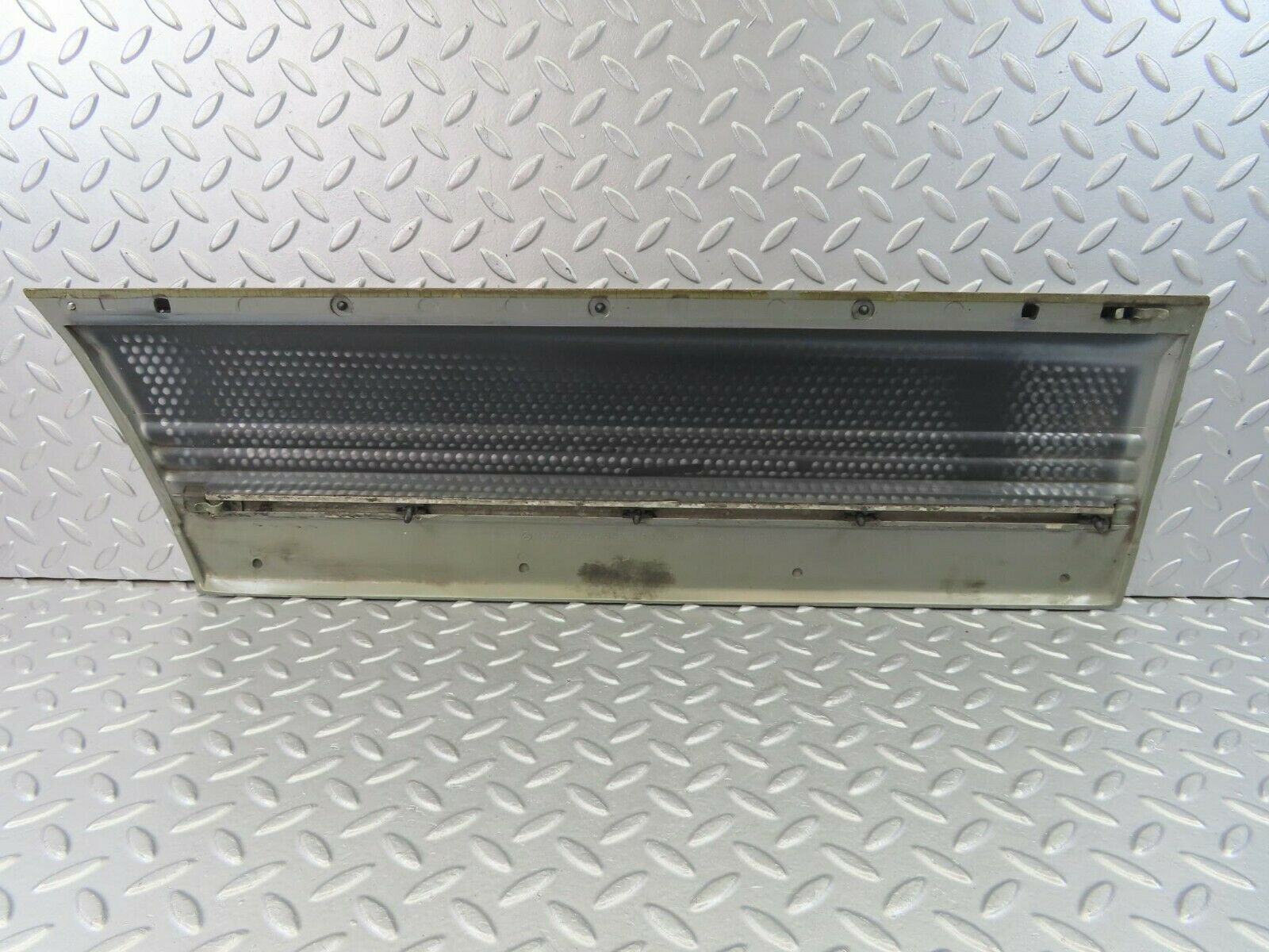 8875 Mercedes-Benz W126 Rear Left Door Moulding 1266900540