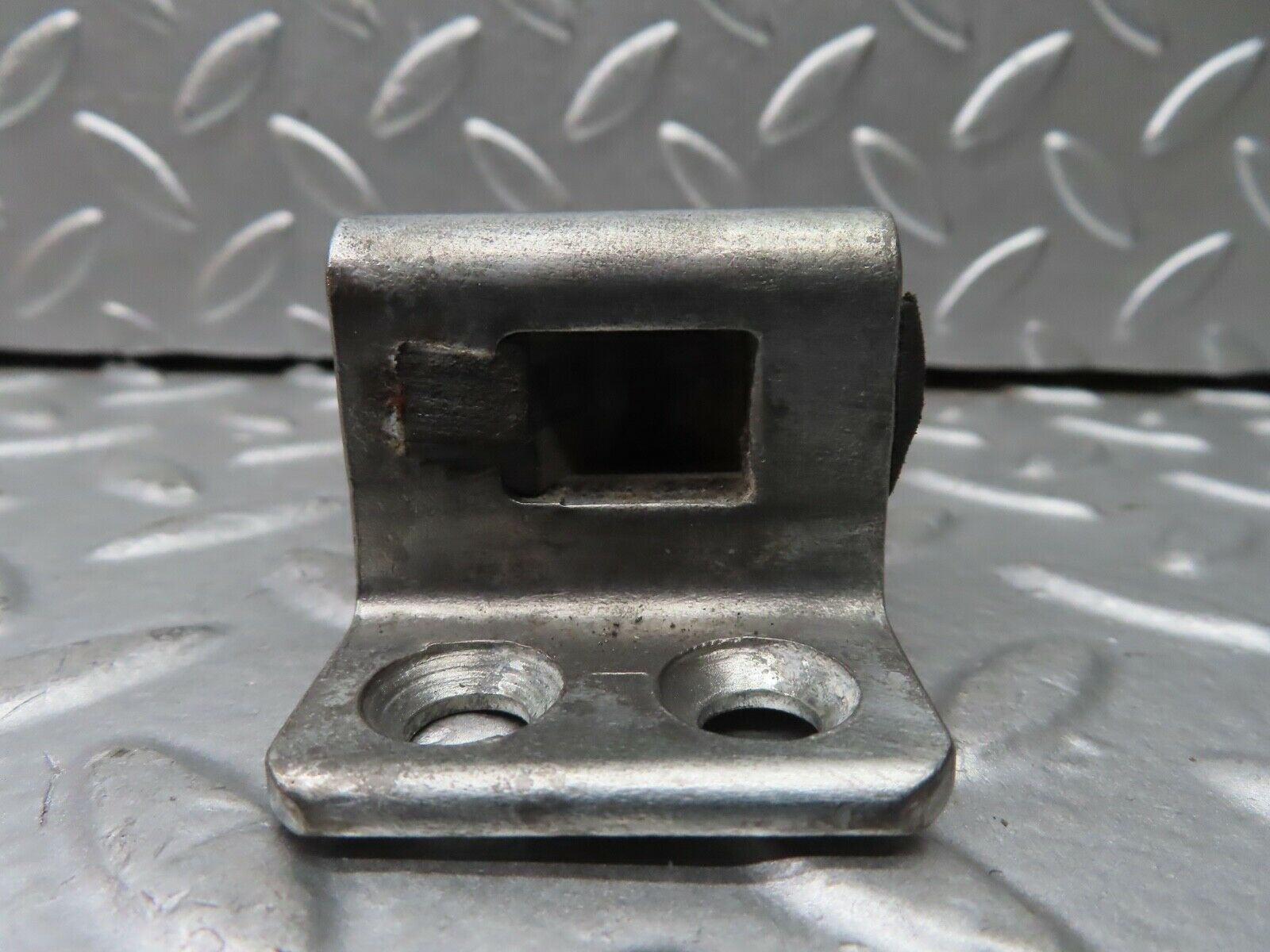 21519 Mercedes-Benz W126 300SE Door Lock Latch Left Side