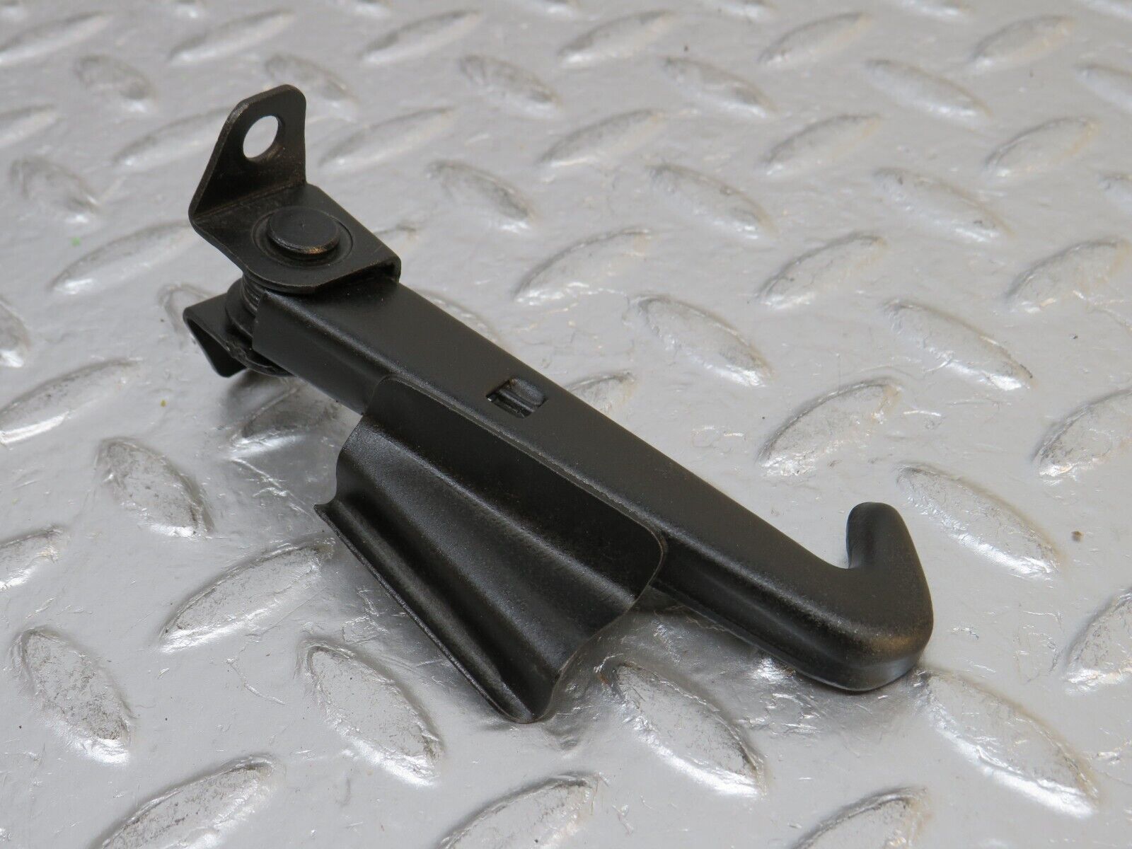 32244 Mercedes-Benz W116 350SE Bonnet Safety Right Side