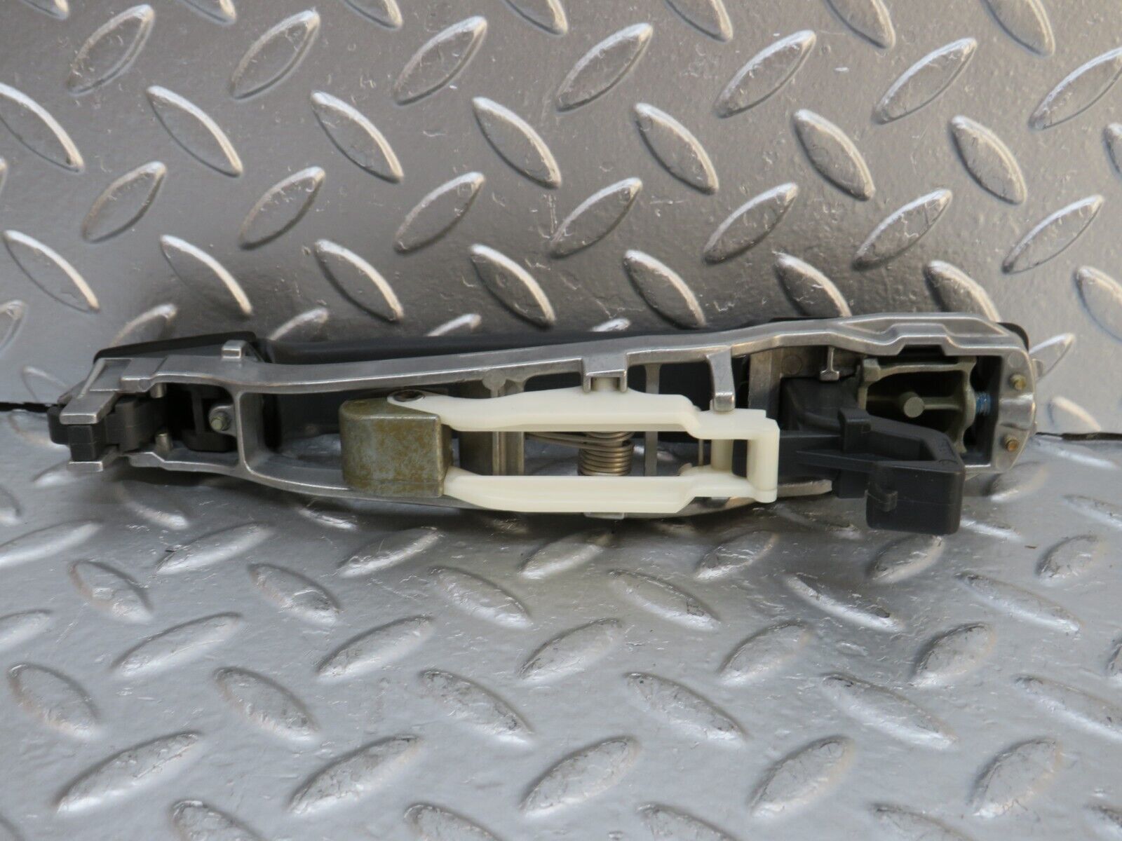 29323 Mercedes-Benz W124 230E Rear Left Exterior Door Handle