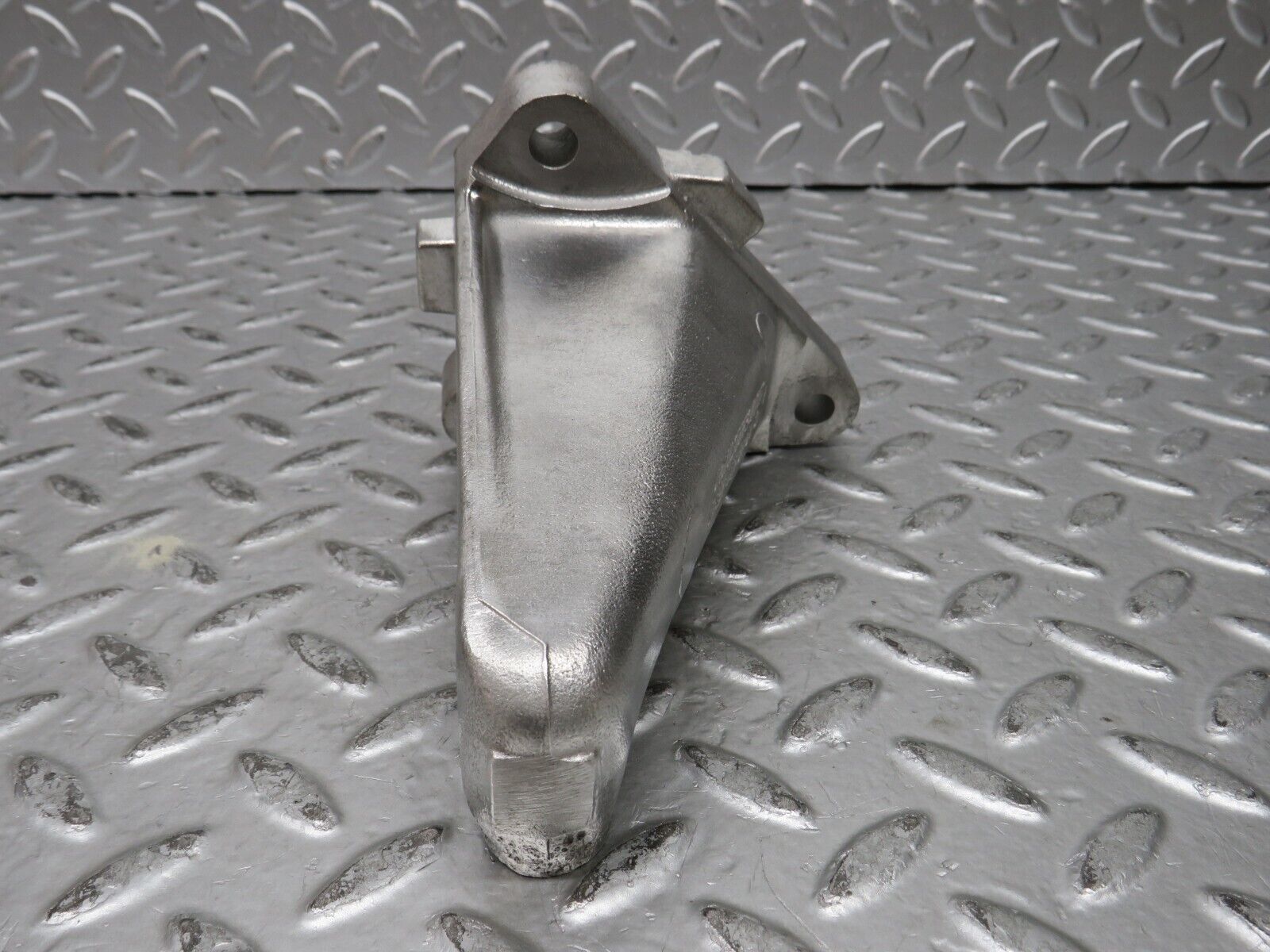 28704 Mercedes-Benz W123 230E Engine Mount Bracket Right Side 1022230304