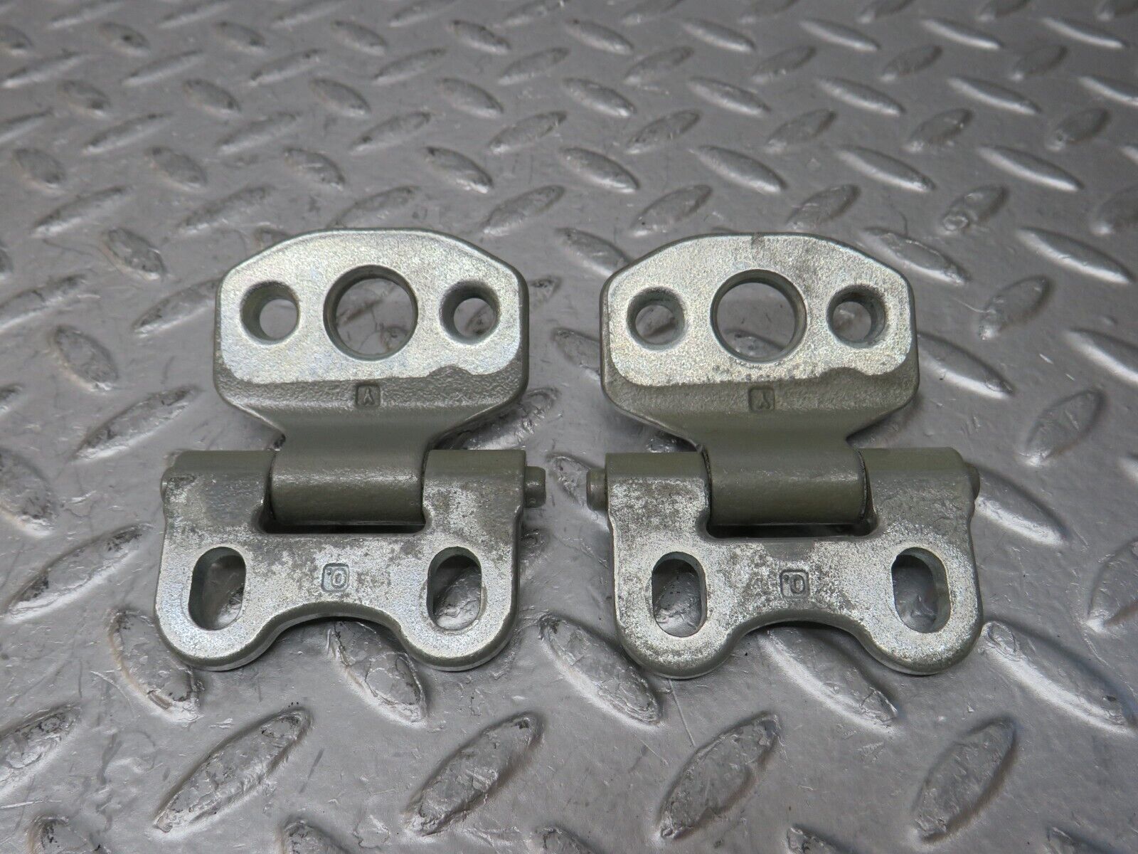 34914 Mercedes-Benz W210 320E Door Hinge Right Side