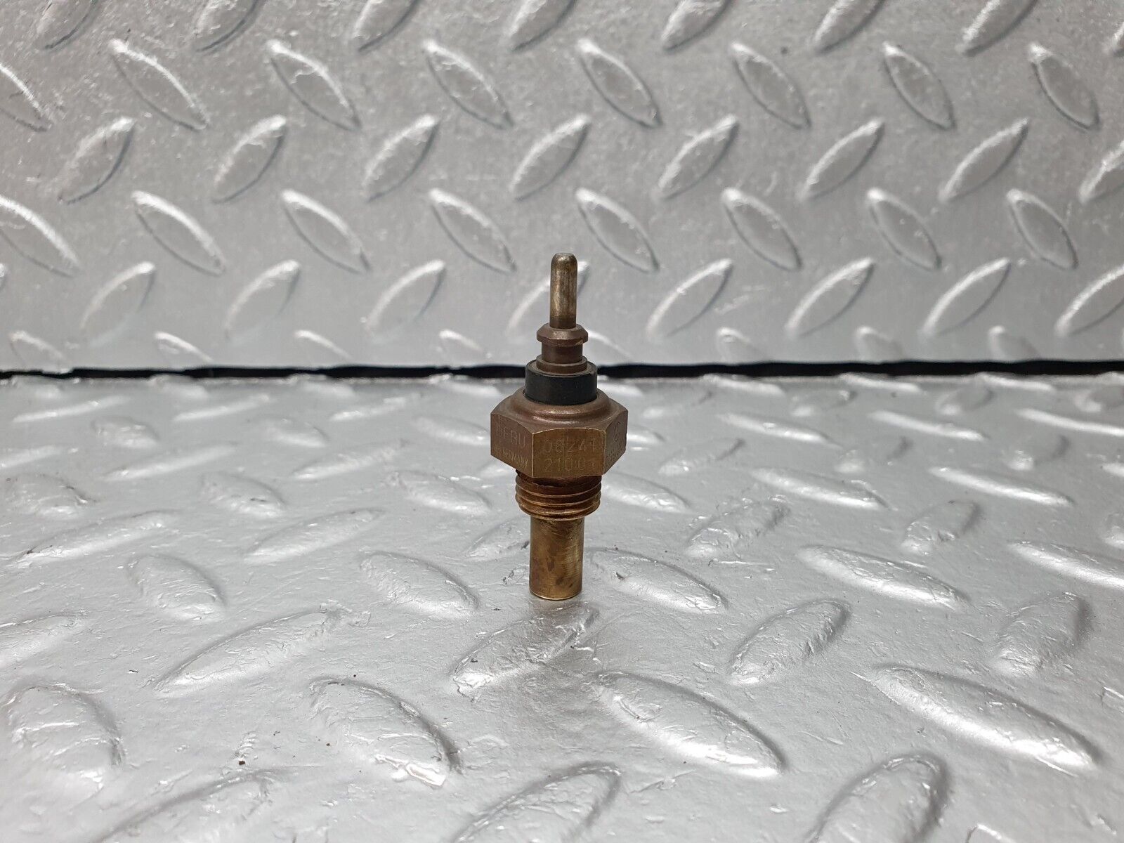 40860 Mercedes-Benz W123 300D Coolant Temperature Sensor Beru 0055422617