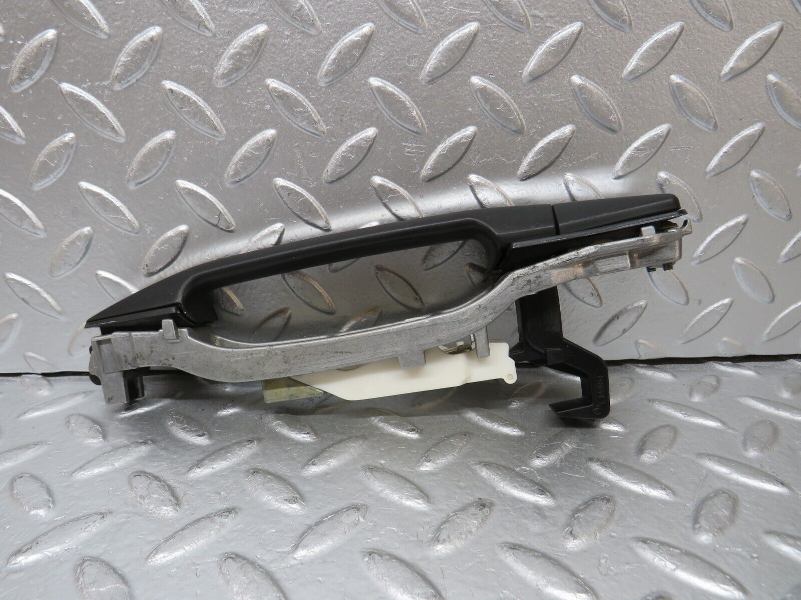 30476 Mercedes-Benz W124 230E Rear Left Exterior Door Handle