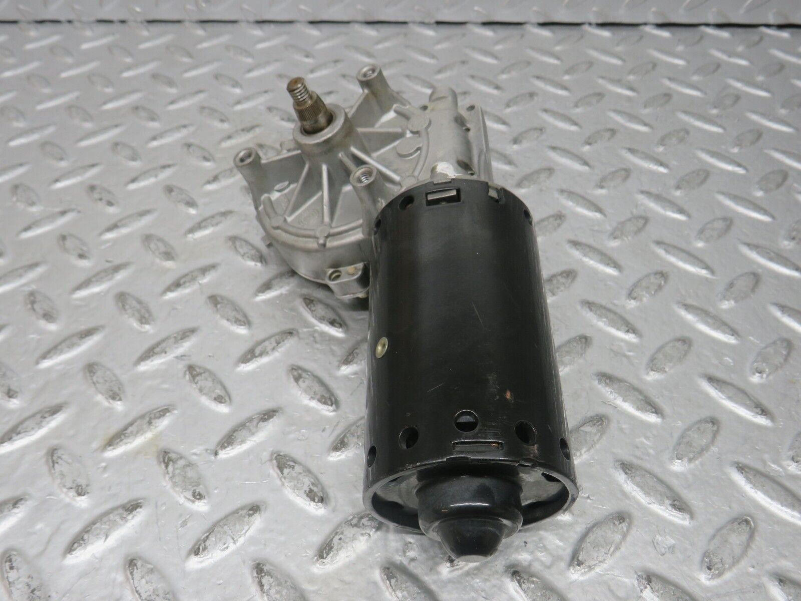 27506 Mercedes-Benz S124 300TE Wagon Wiper Motor Bosch 0390241425