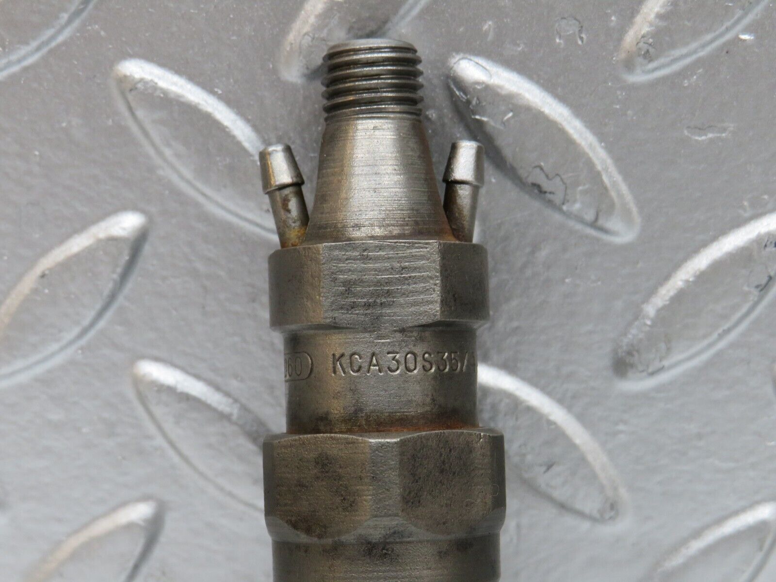 28502 Mercedes-Benz S123 240D Wagon Fuel Injector Bosch KCA30S35/4