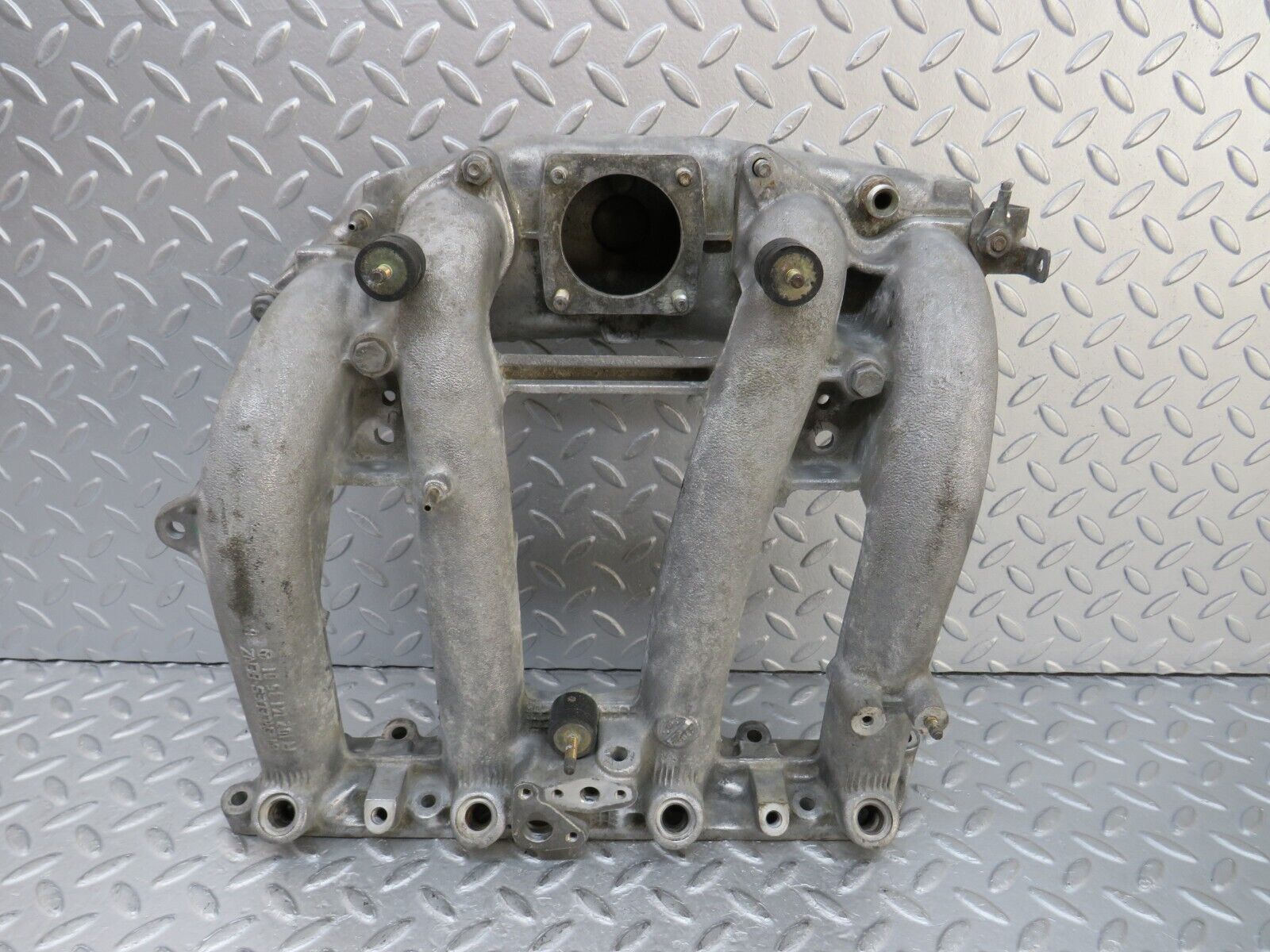 36675 Mercedes-Benz W201 190E 2.0L Air Intake Manifold 1021413501