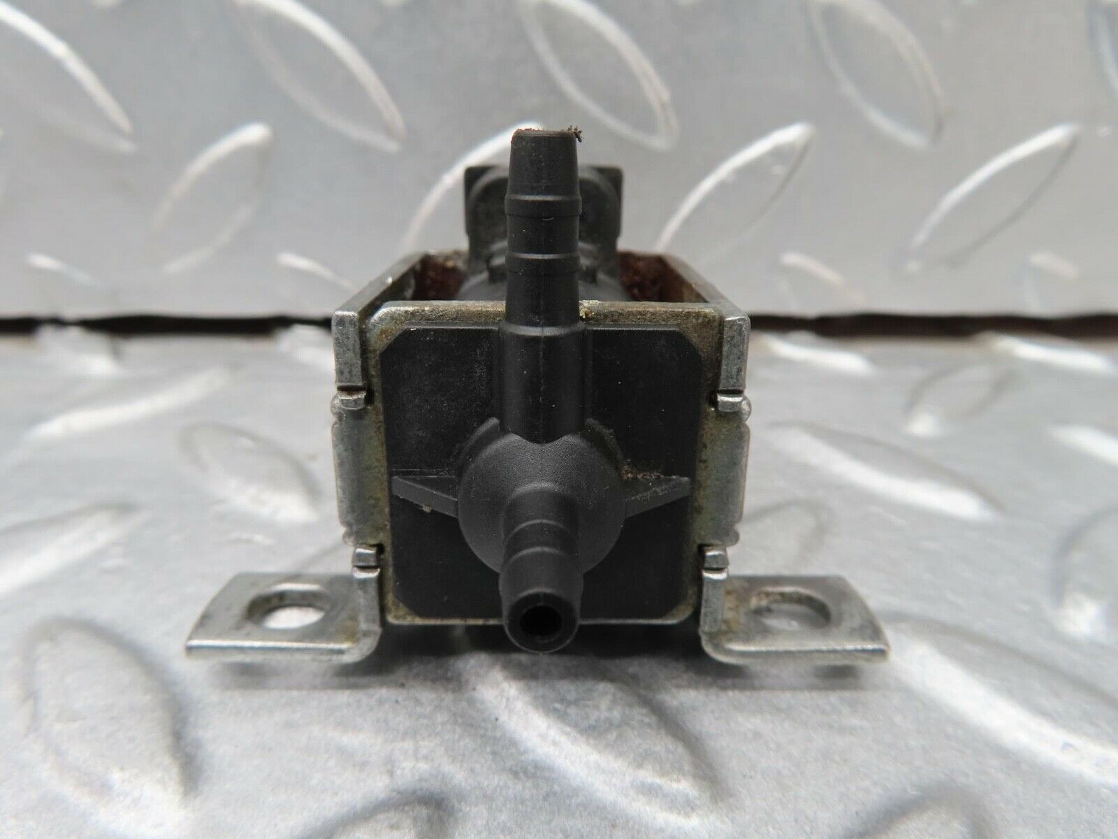 16502 Mercedes-Benz W124 260E Vacuum Control Valve 0015408697