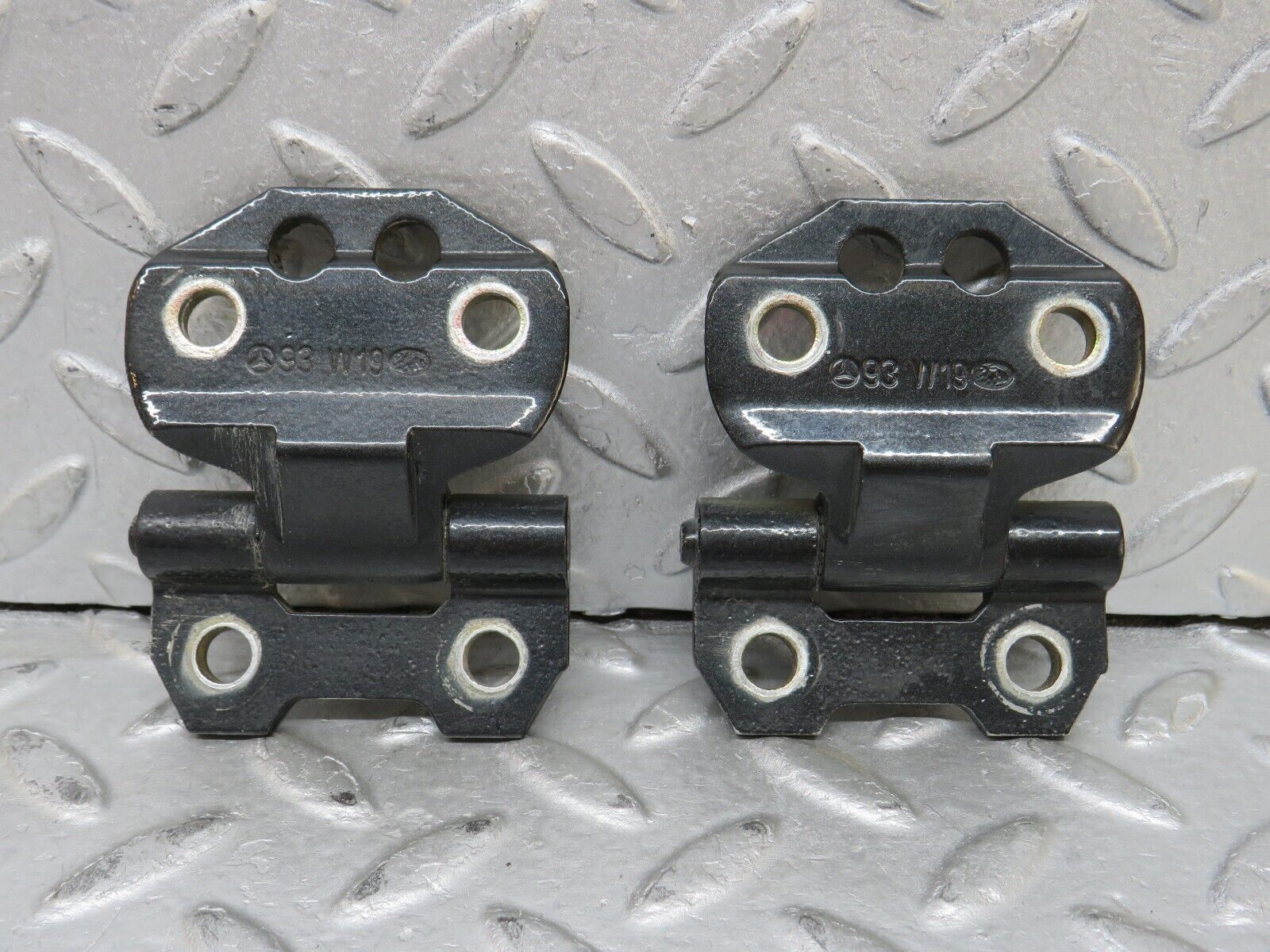 37737 Mercedes-Benz A124 320E Cabriolet Door Hinge Right Side