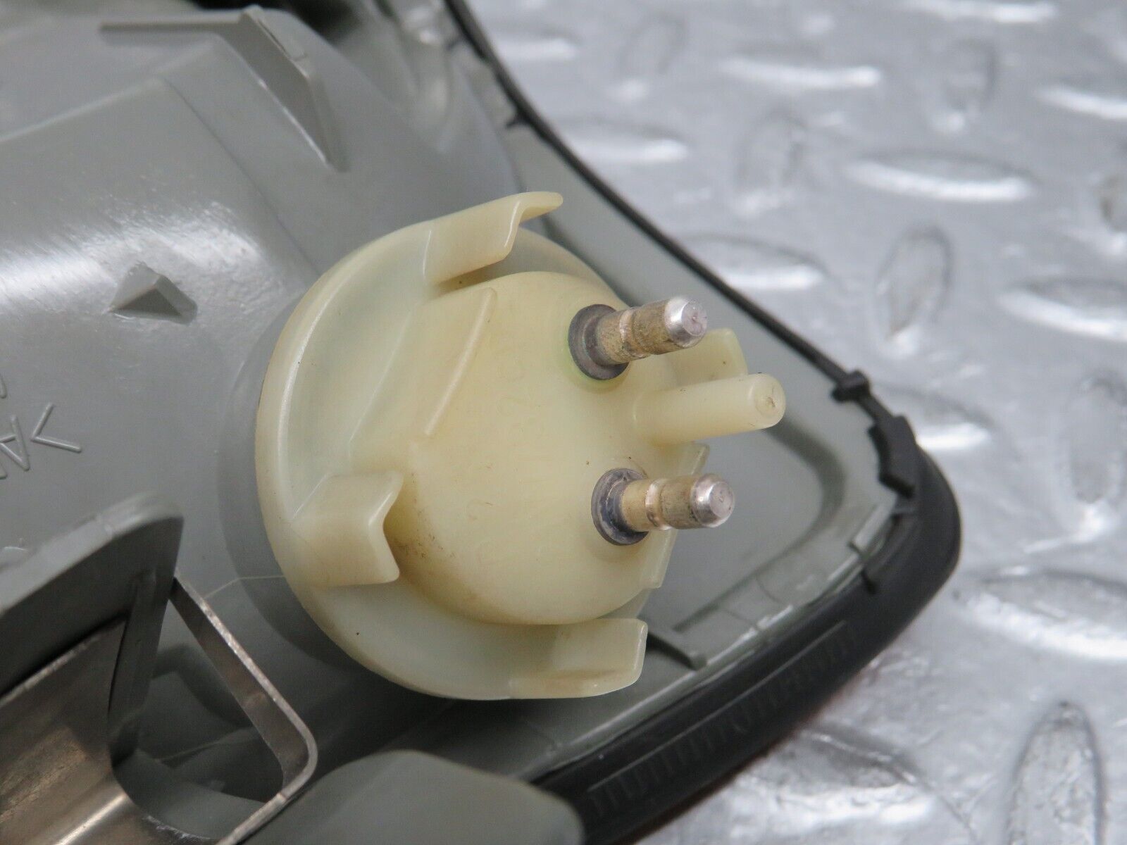 32538 Mercedes-Benz S124 300TE Wagon Front Right Indicator Bosch 1305233929