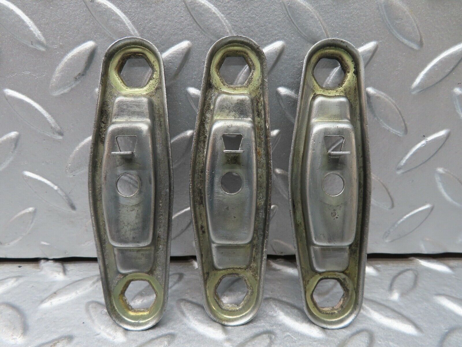 16951 Mercedes-Benz C123 280CE Coupe Fuel Injector Bracket 3pcs