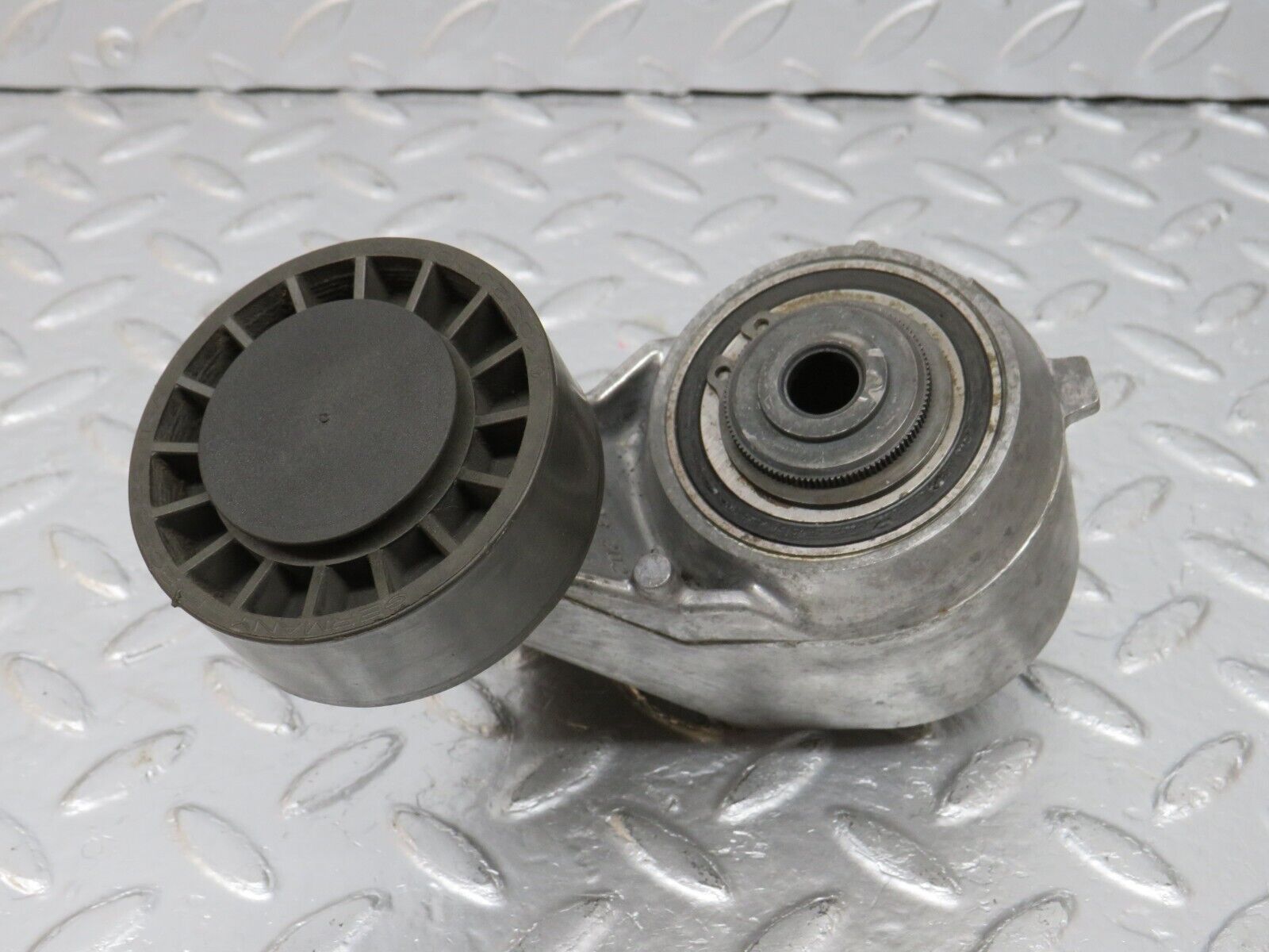 34147 Mercedes-Benz W124 260E Belt Tensioner 1032021140