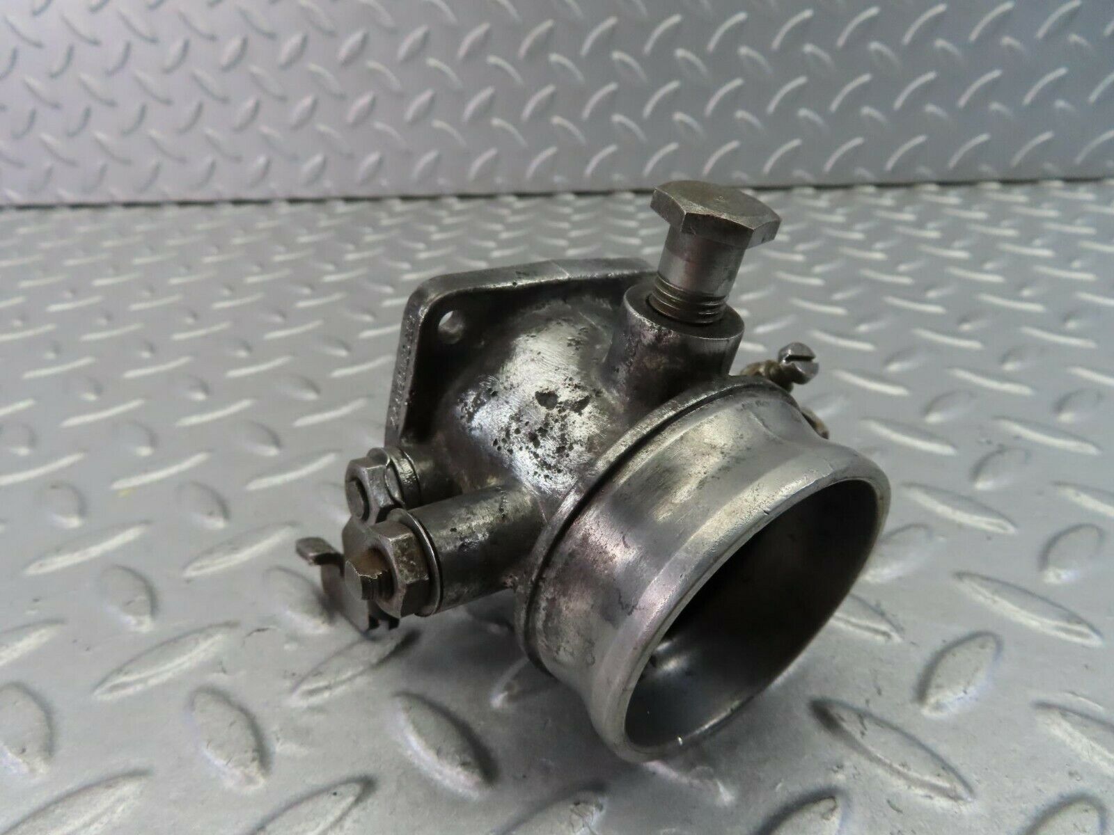 7970 Mercedes-Benz W115 220D Throttle Body 6150710206