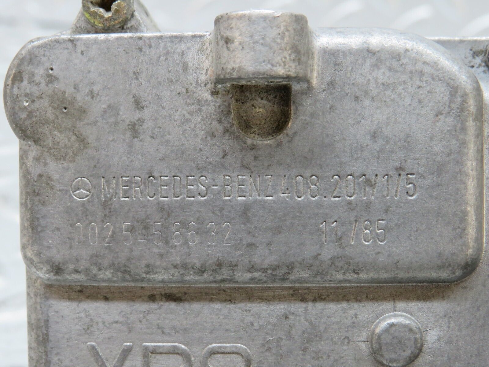 27299 Mercedes-Benz W123 280E Cruise Control Actuator 0025458632