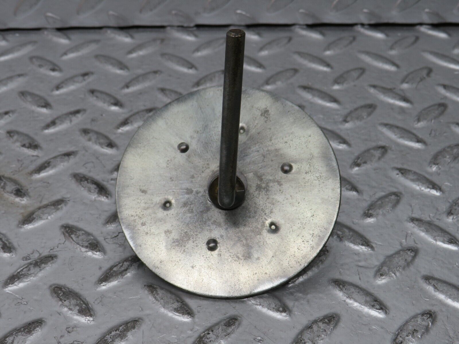 27615 Mercedes-Benz S124 300TE Wagon Spare Wheel Holder