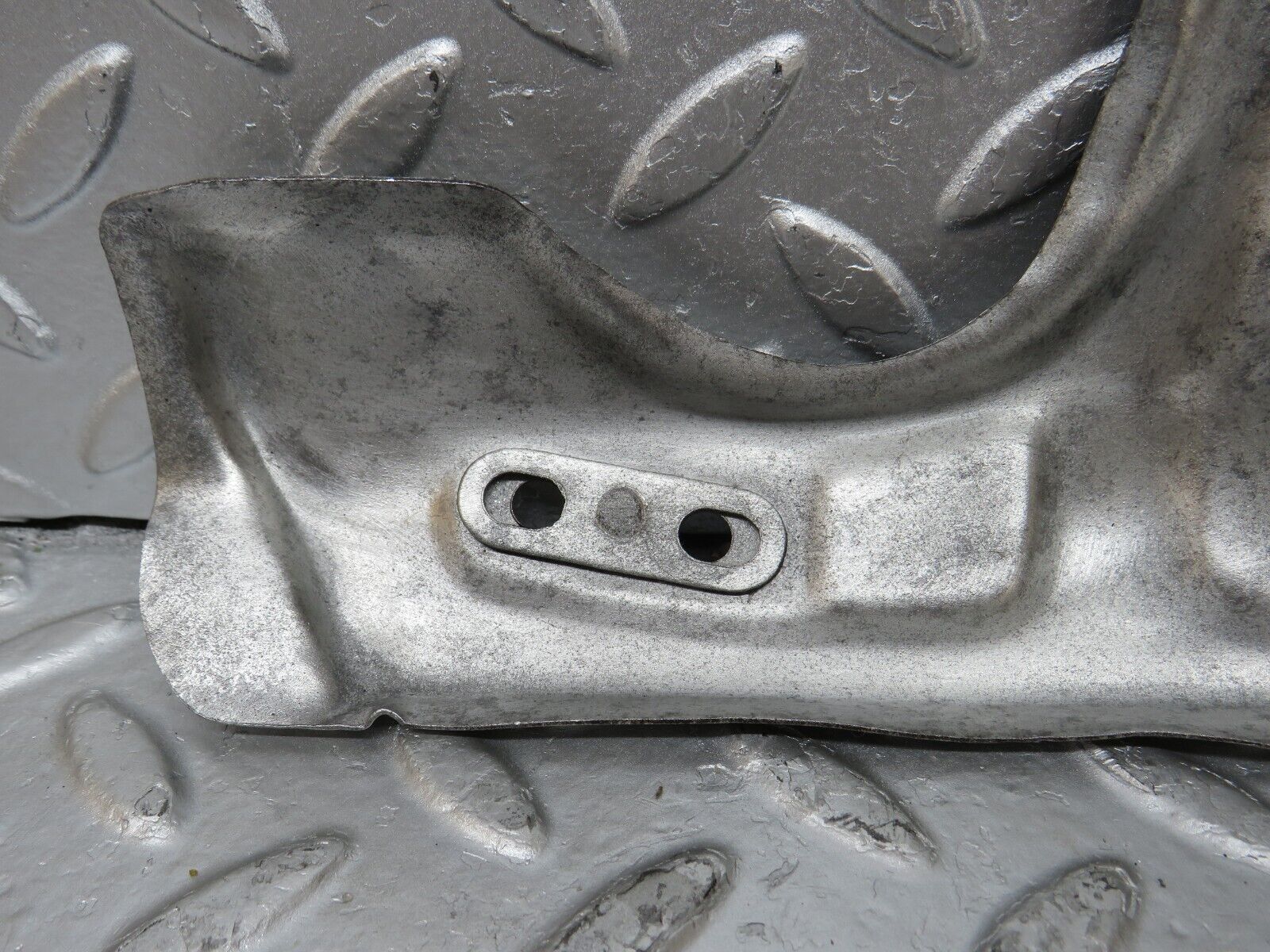 33128 Mercedes-Benz W126 380 V8 M116 Exhaust Manifold Heat Shield