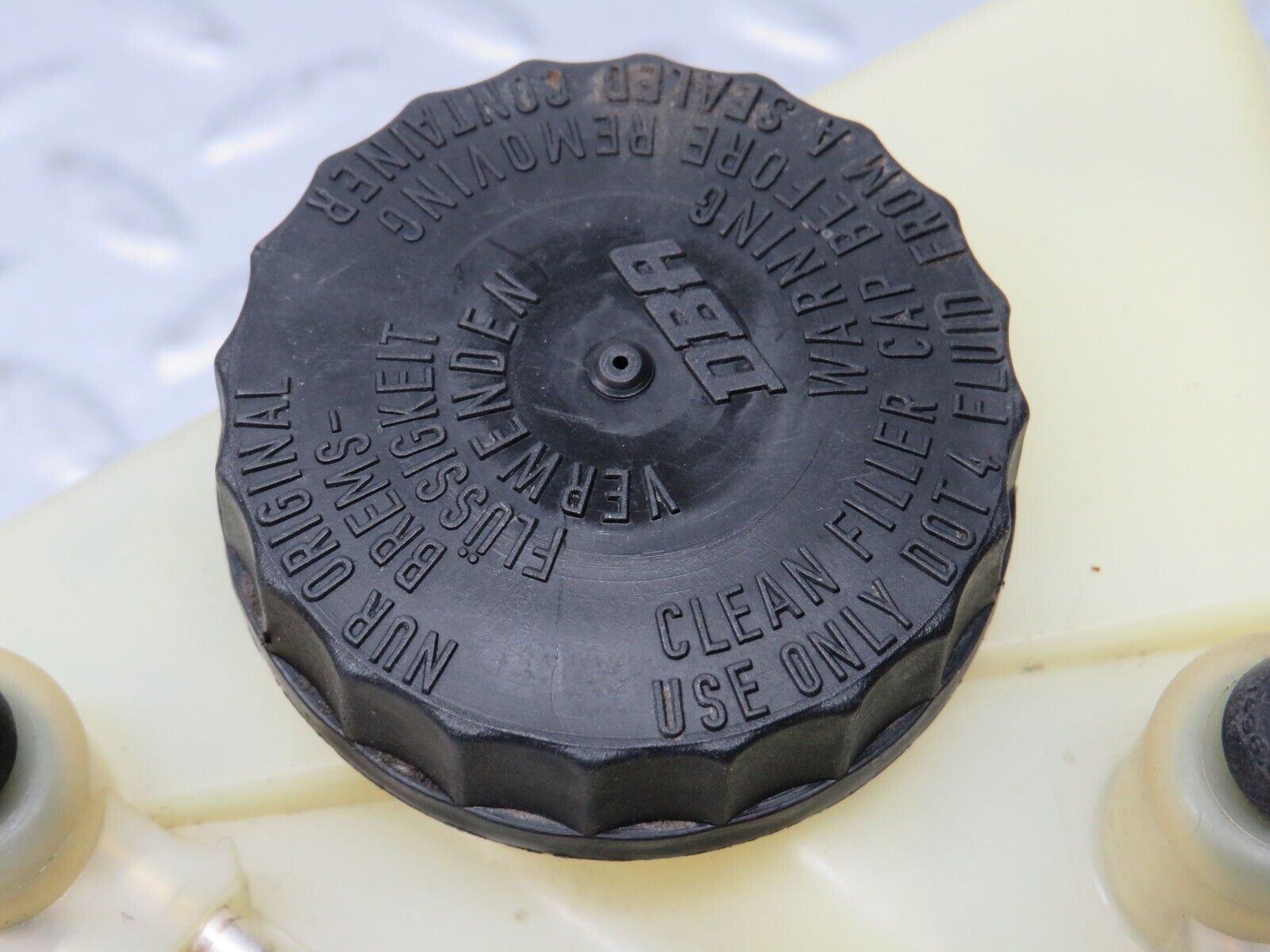 32041 Mercedes-Benz W123 230E Brake Fluid Reservoir Tank DBA