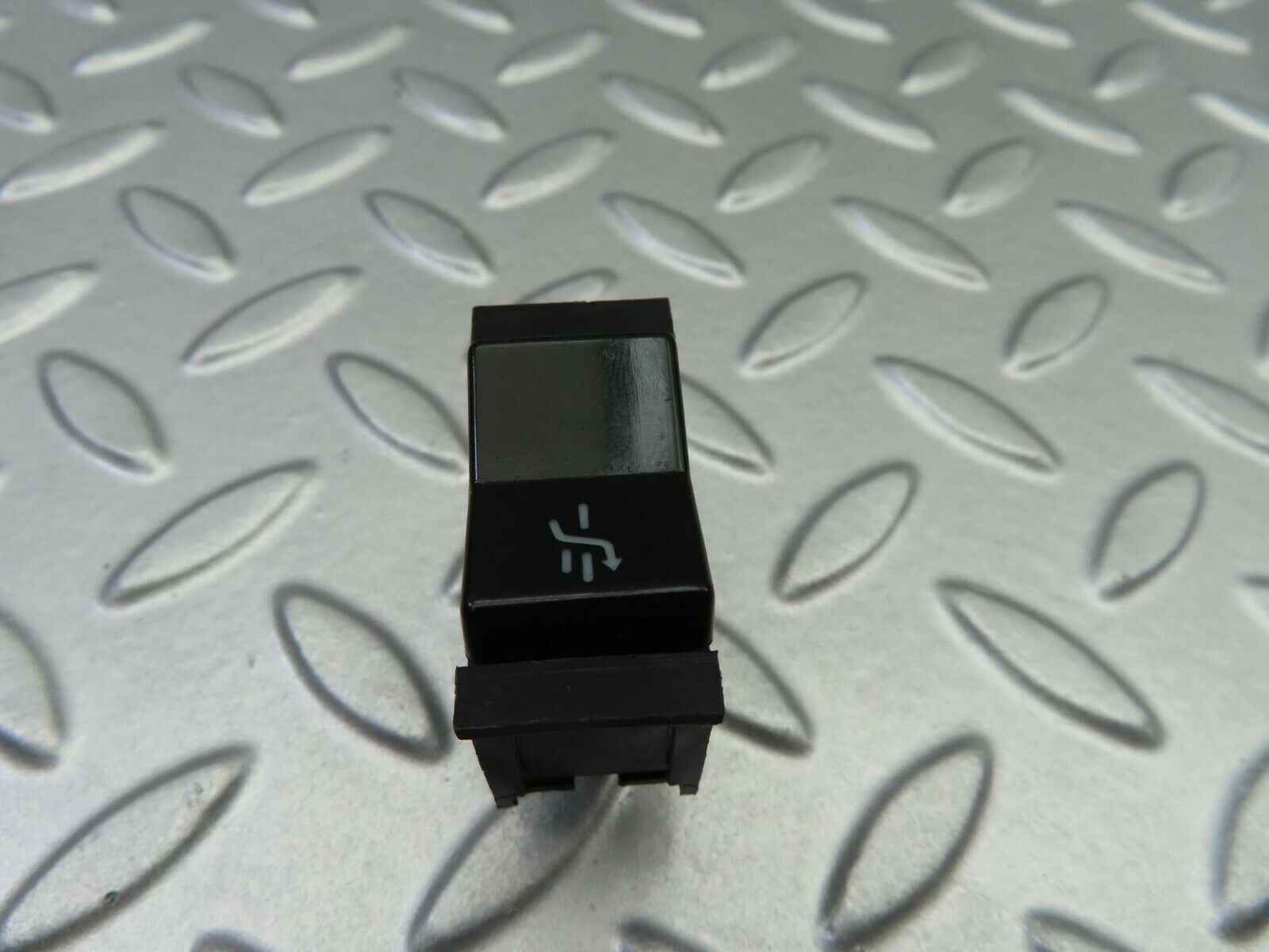 6951 Mercedes-Benz C107 350SLC Coupe Sunroof Switch 03812530