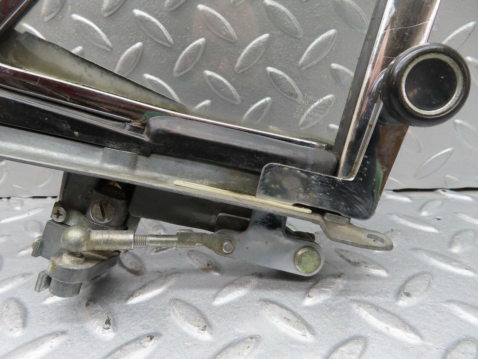 12384 Mercedes-Benz W108 Front Right Quarter Window Glass