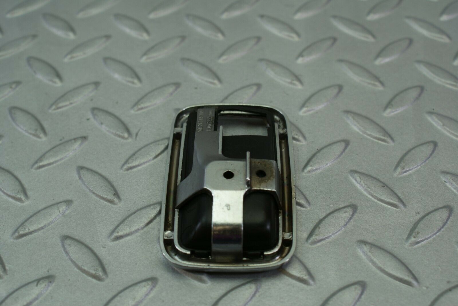 3184 Mercedes-Benz W115 220D Chrome Frame For Door Handle Left 1087660511