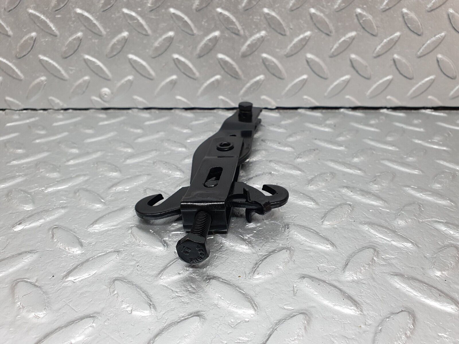 41504 Mercedes-Benz W124 200E Handbrake Adjusting Handbrake Regulator