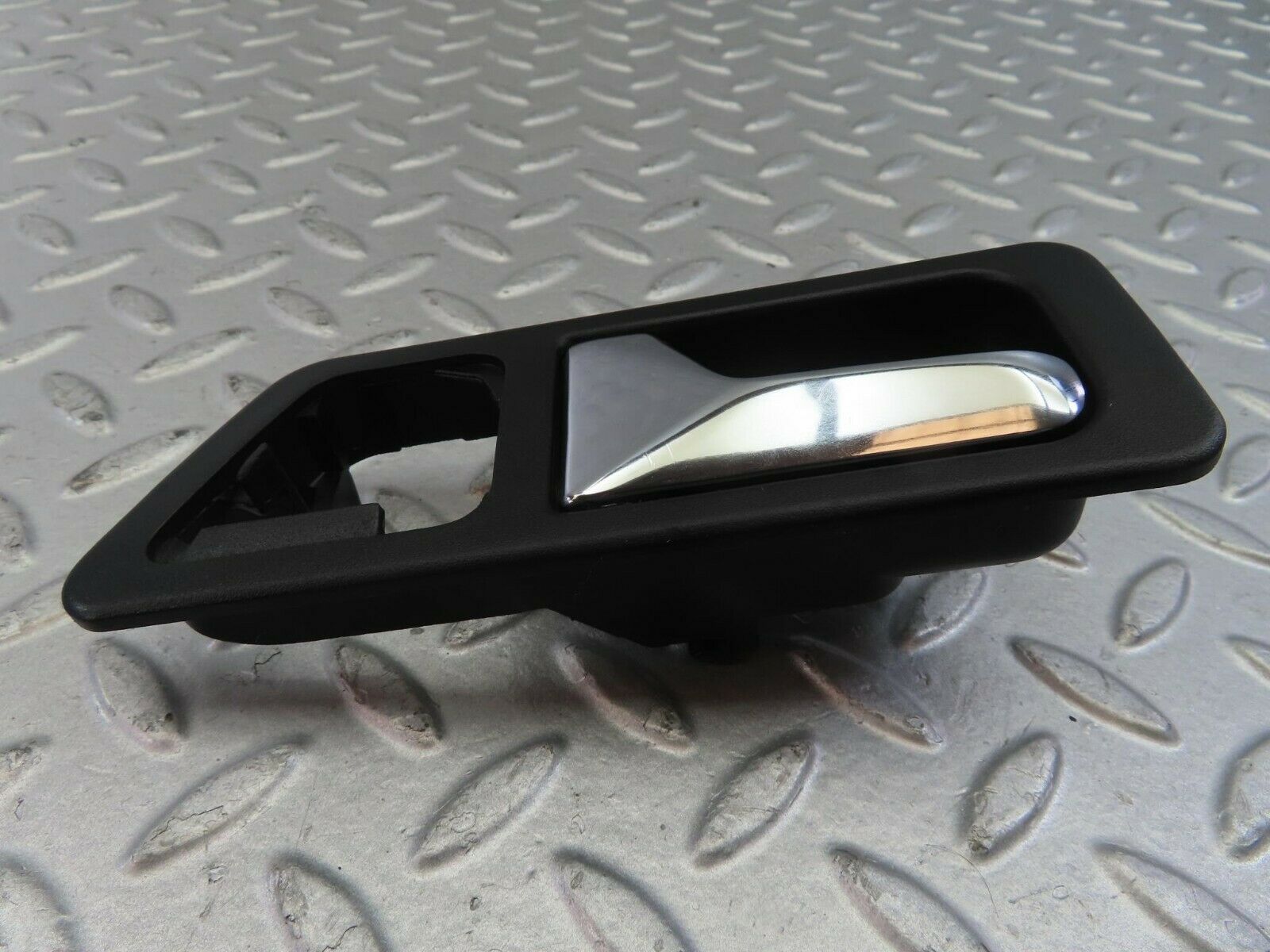 10378 Mercedes-Benz W201 190E Left Interior Door Handle 2017660164