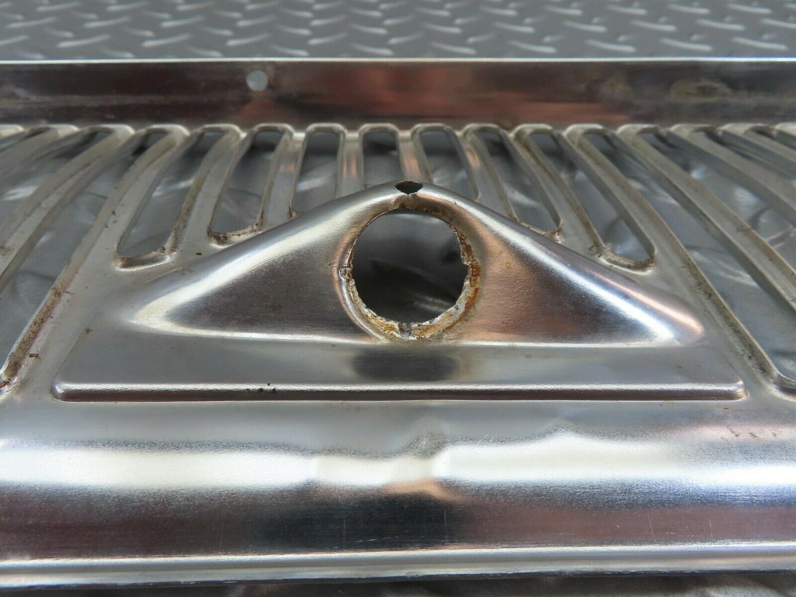 7385 Mercedes-Benz W116 450SE Air Intake Grill Chrome