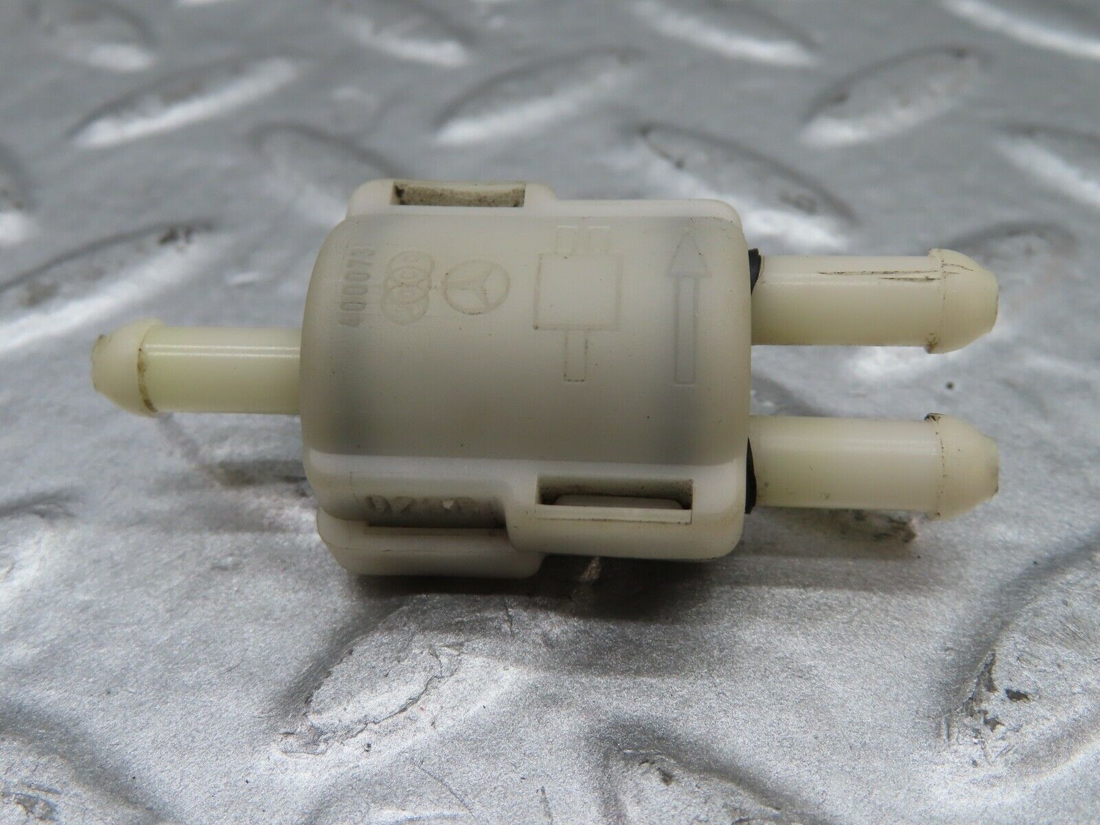 20048 Mercedes-Benz R129 300SL Coupe Windscreen Washer Fluid Distributors