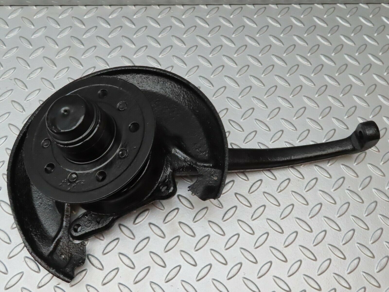 4128 Mercedes-Benz V123 240D LWB Wheel Hub Front Left