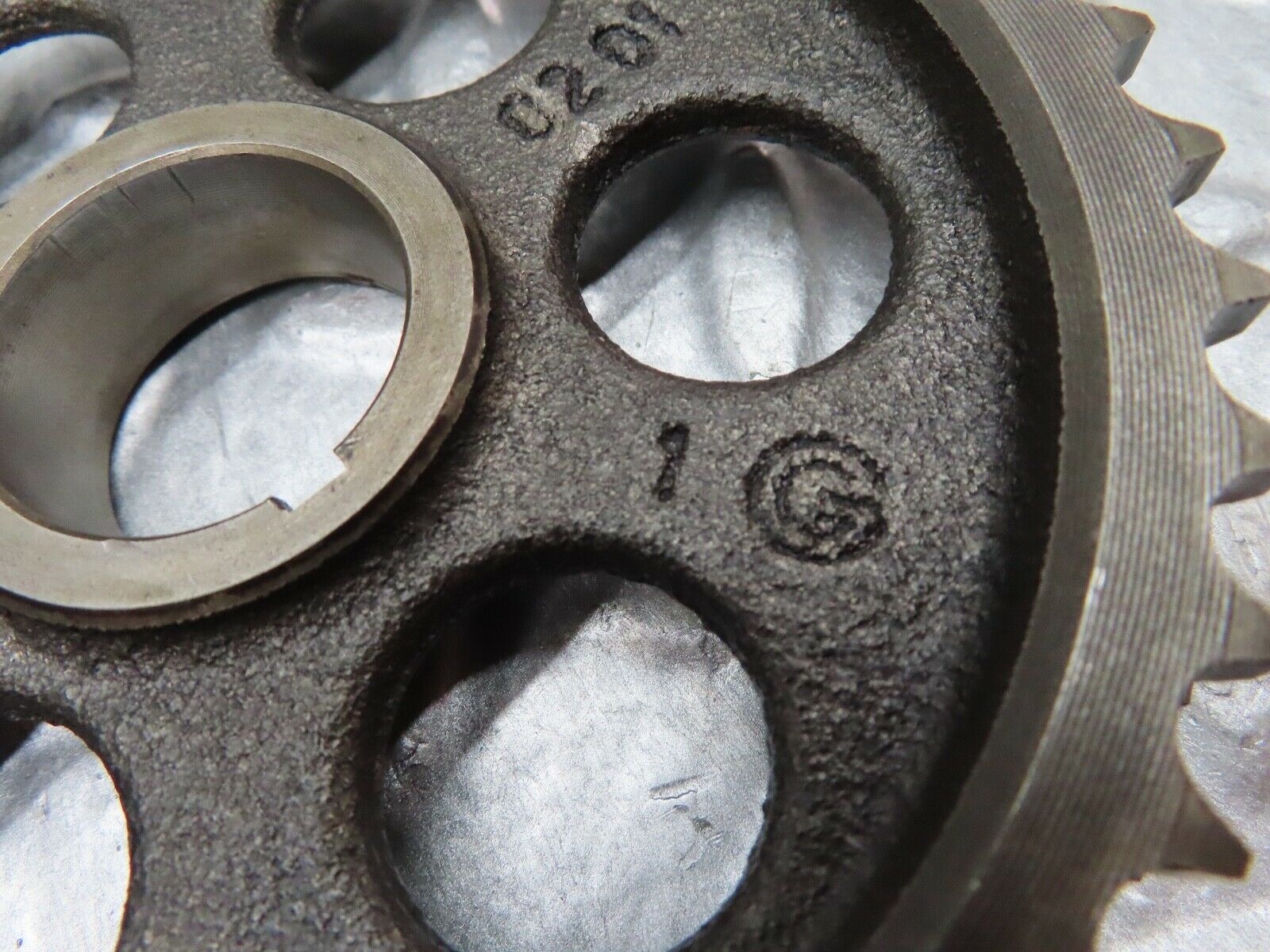 18071 Mercedes-Benz W123 200 Camshaft Timing Gear 1210520201