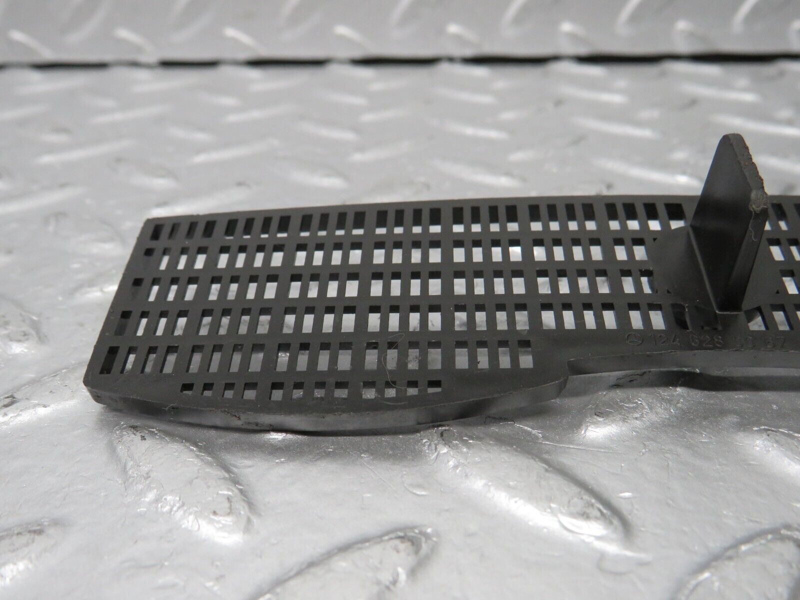 31523 Mercedes-Benz S124 220TE Wagon Windscreen Water Drain Grill 1246280067